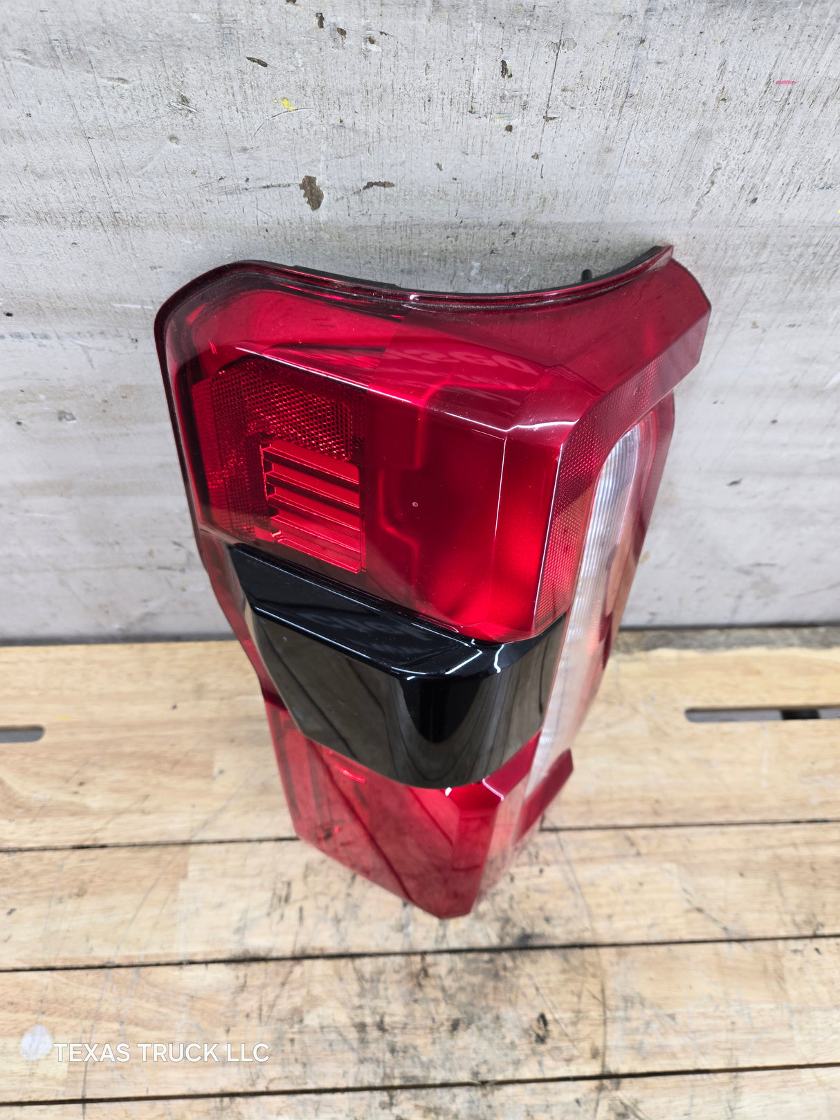 2023-2026 Ford Super Duty F250 F350 F450 LH Driver Side Incandescent Tail Light With Bliss PC3B-13B505-BH