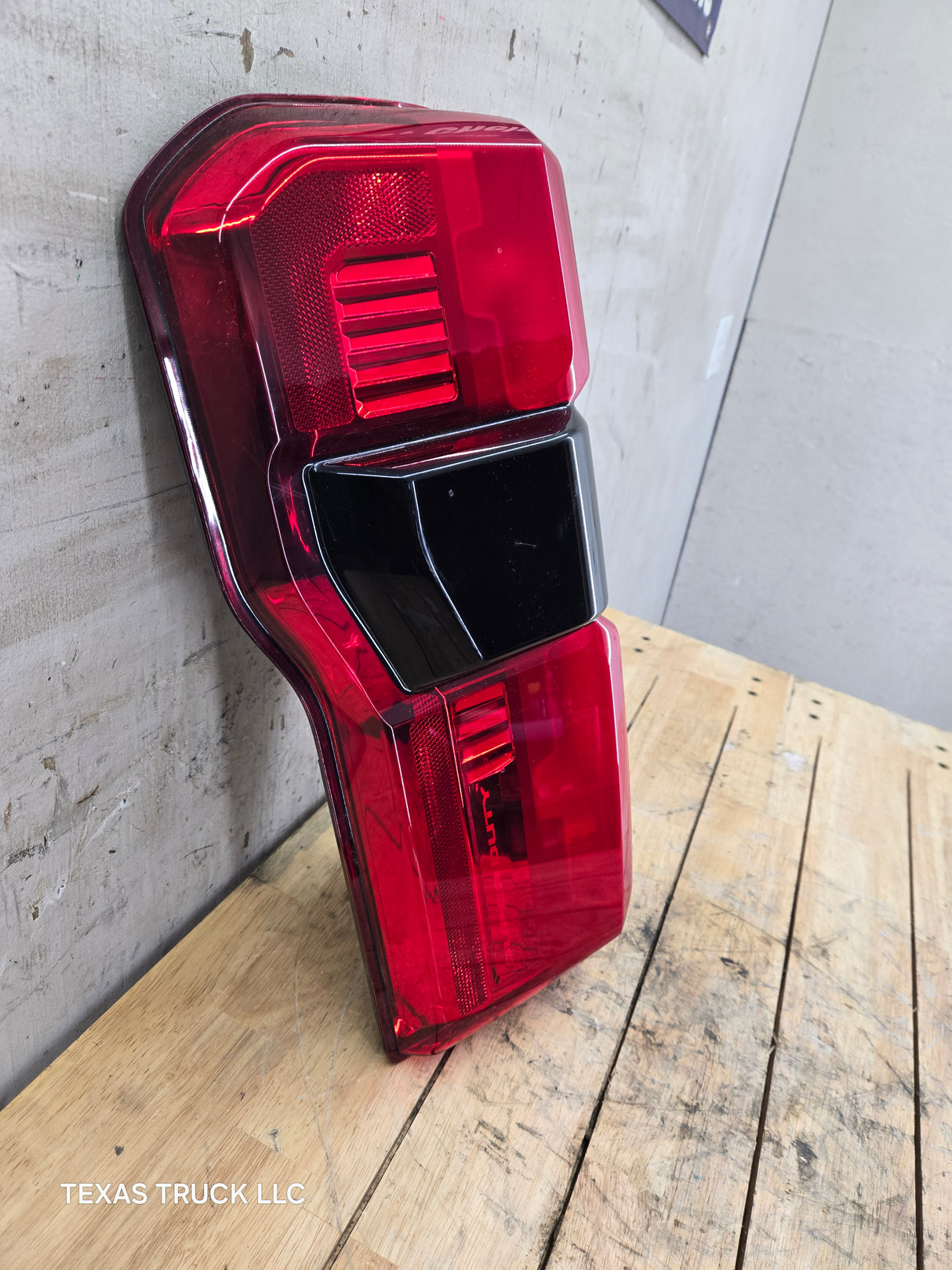 2023-2026 Ford Super Duty F250 F350 F450 LH Driver Side Incandescent Tail Light With Bliss PC3B-13B505-BH