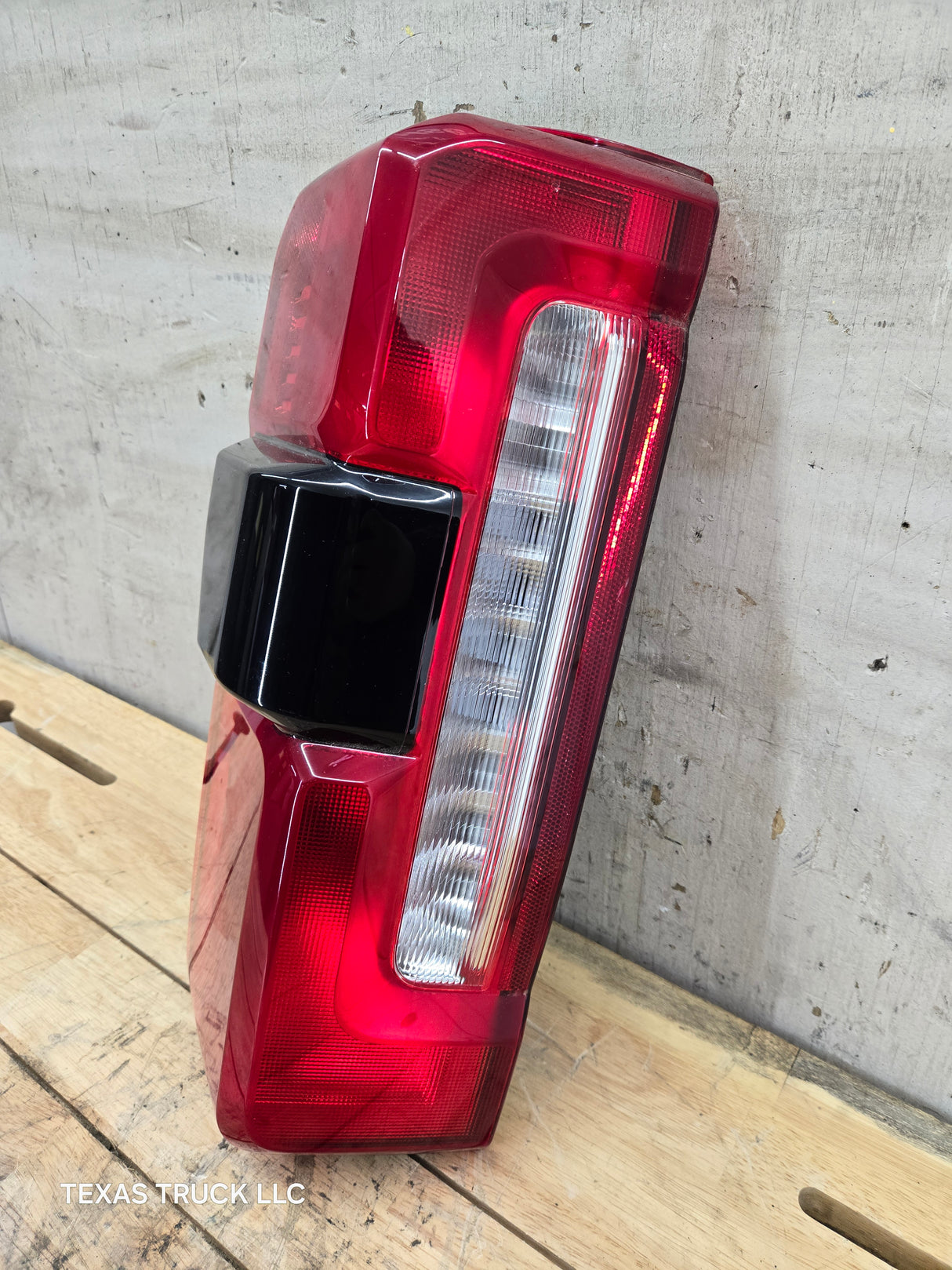 2023-2026 Ford Super Duty F250 F350 F450 LH Driver Side Incandescent Tail Light With Bliss PC3B-13B505-BH