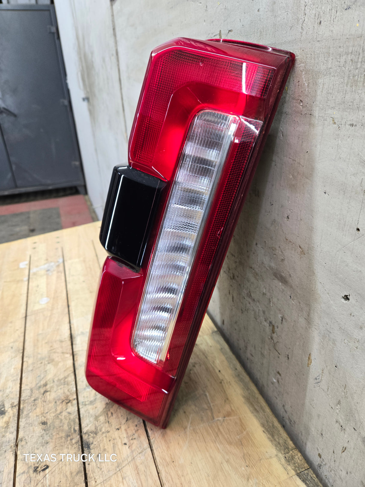 2023-2026 Ford Super Duty F250 F350 F450 LH Driver Side Incandescent Tail Light With Bliss PC3B-13B505-BH