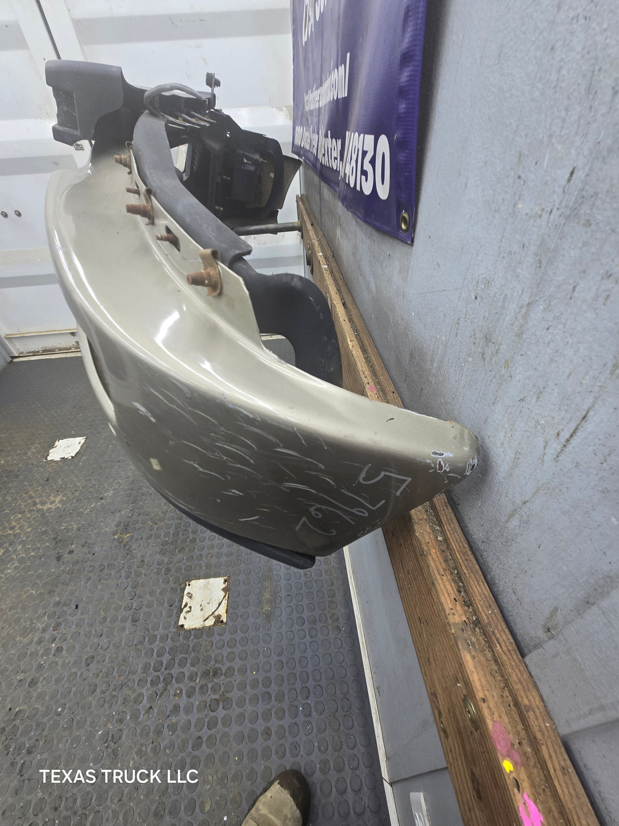 2004-2005 Ford F150 Front Bumper - Painted