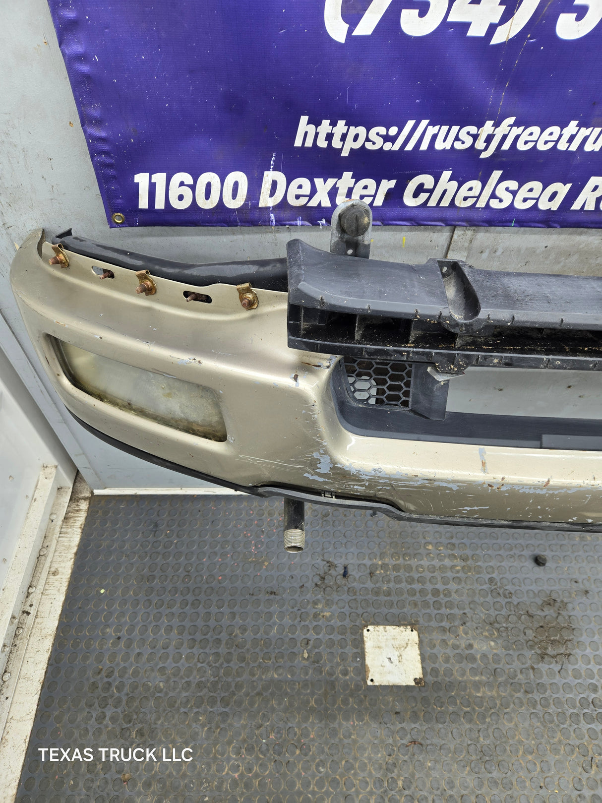 2004-2005 Ford F150 Front Bumper - Painted