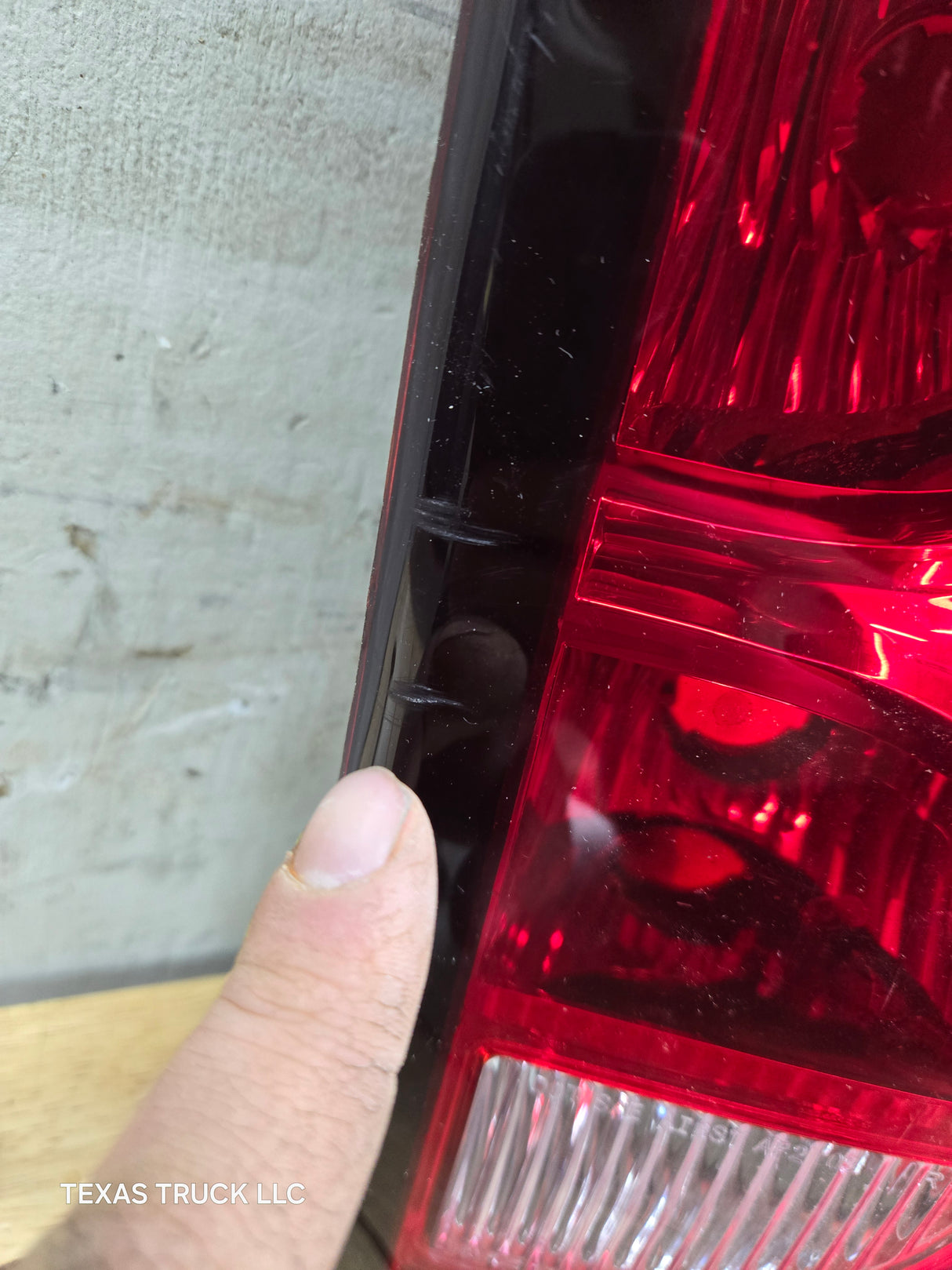 2003-2007 Chevrolet Silverado 1500 2500 3500 HD RH Passenger Side Tail Light