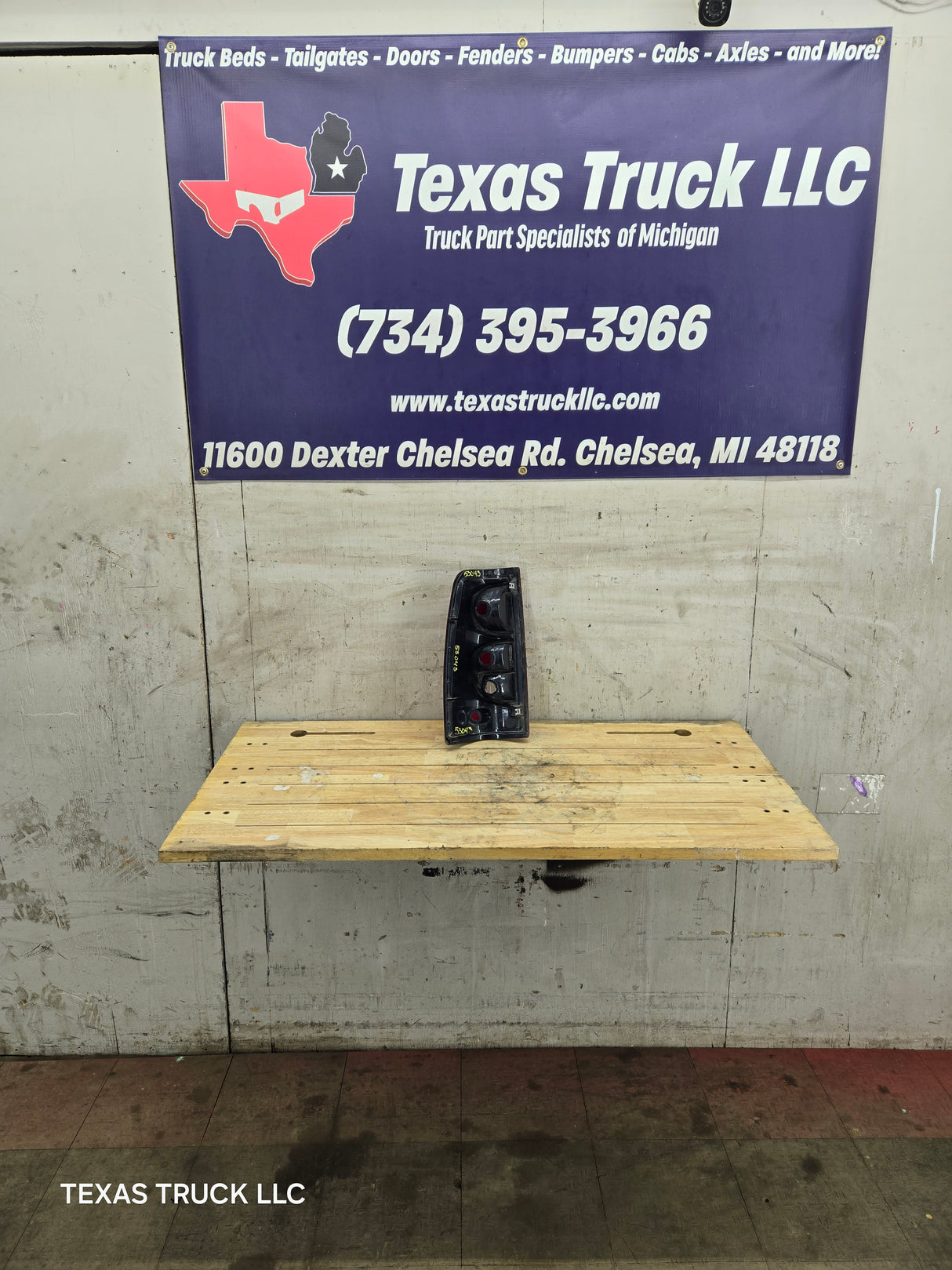 2003-2007 Chevrolet Silverado 1500 2500 3500 HD RH Passenger Side Tail Light