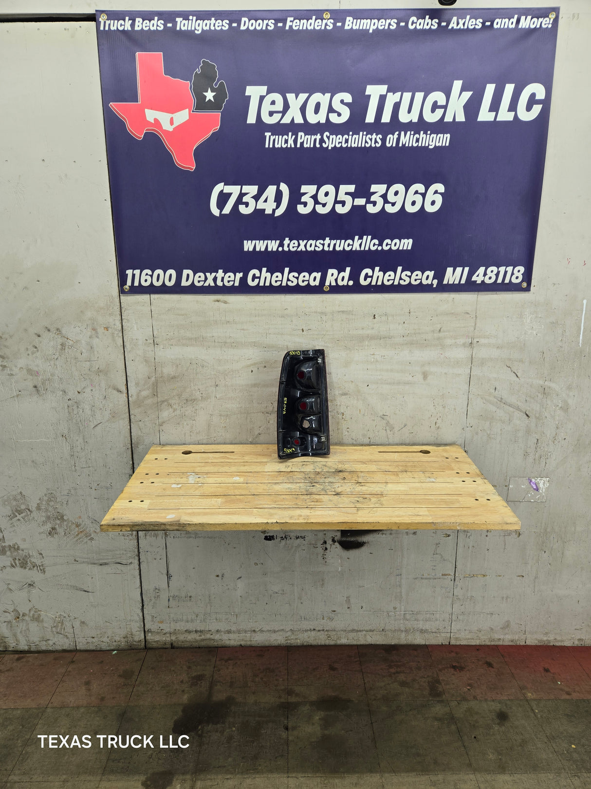 2003-2007 Chevrolet Silverado 1500 2500 3500 HD RH Passenger Side Tail Light