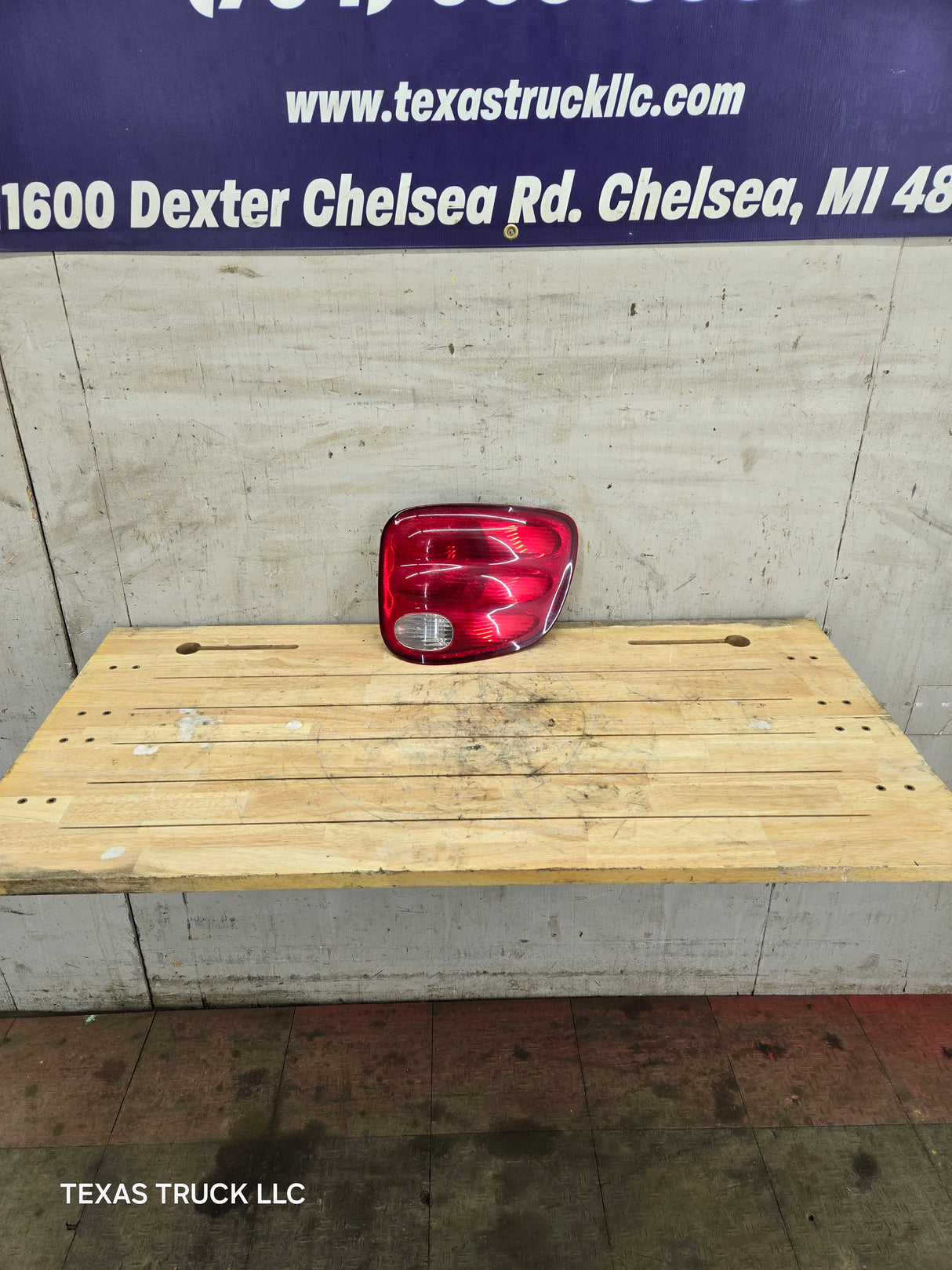 1997-2003 Ford F150 5' 6" Short Truck Bed Tail Light Driver Side LH
