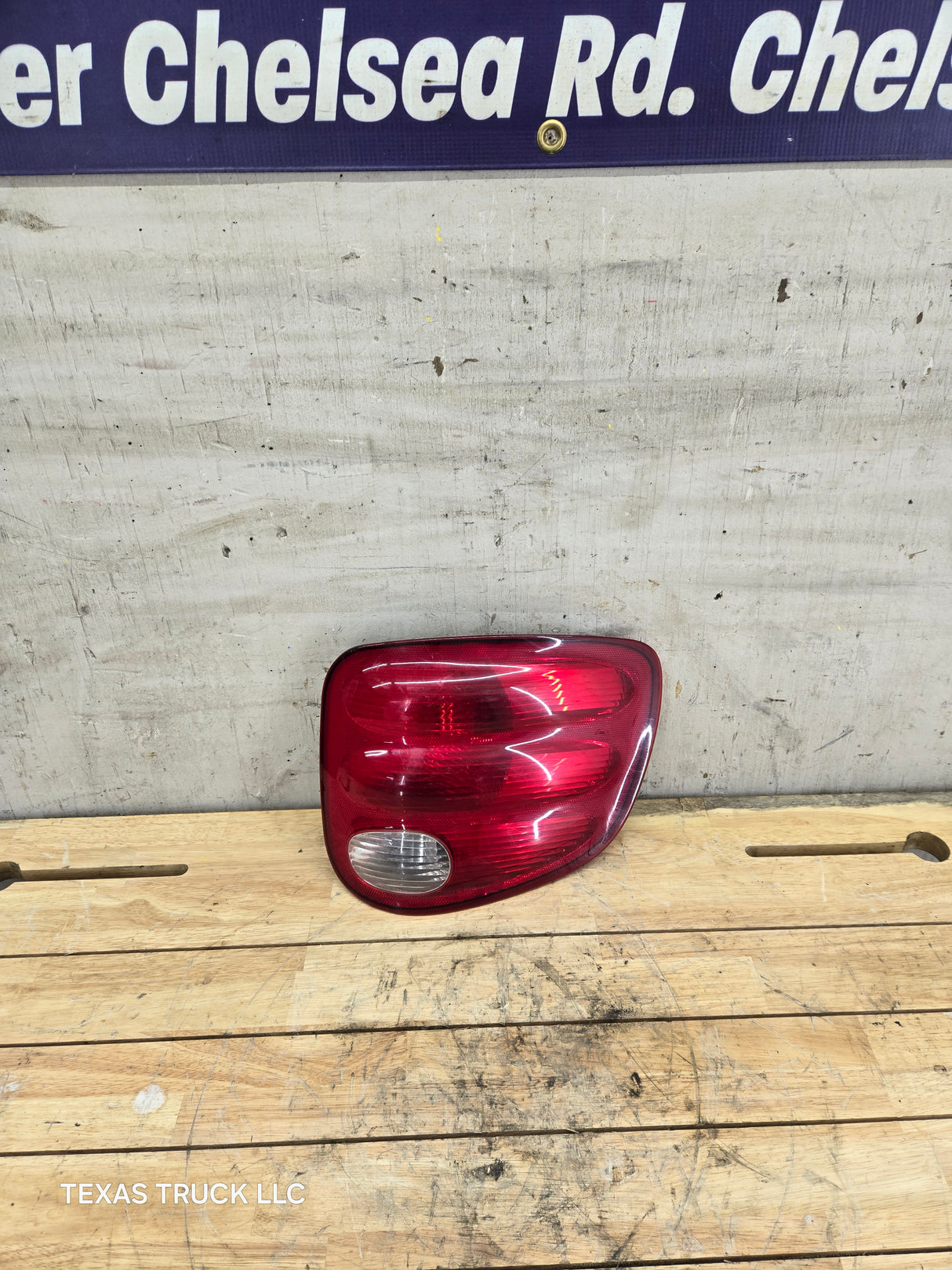 1997-2003 Ford F150 5' 6" Short Truck Bed Tail Light Driver Side LH