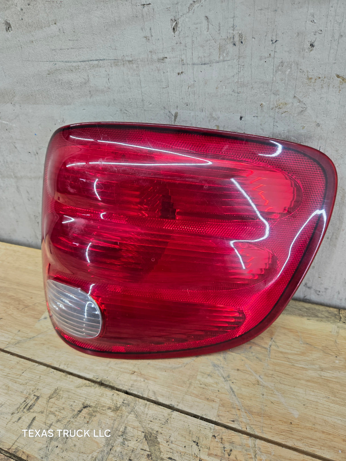 1997-2003 Ford F150 5' 6" Short Truck Bed Tail Light Driver Side LH