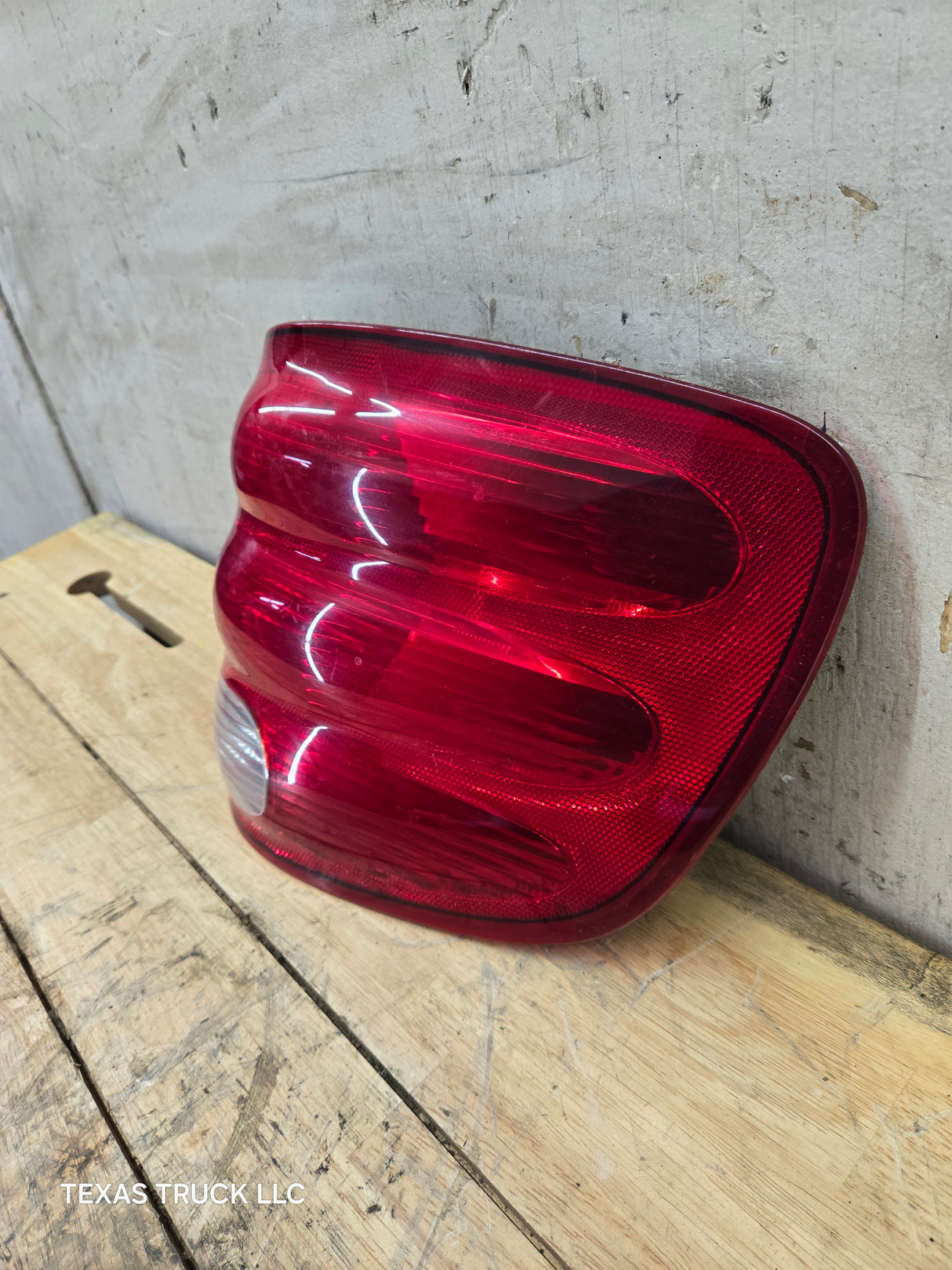 1997-2003 Ford F150 5' 6" Short Truck Bed Tail Light Driver Side LH