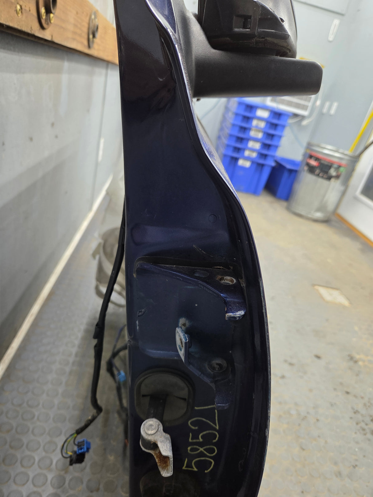 1999-2006 Chevrolet Silverado / GMC Sierra 1500 2500 3500 HD Front Driver Side Door LH