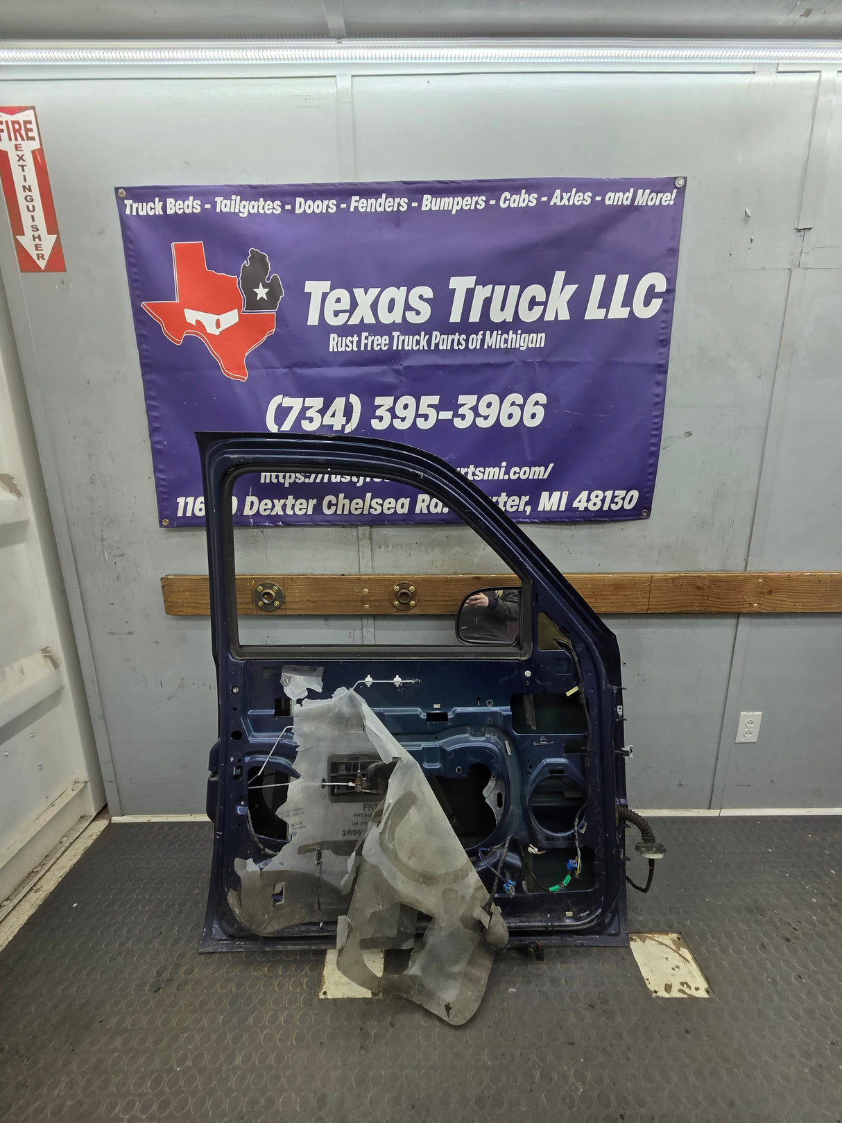 1999-2006 Chevrolet Silverado / GMC Sierra 1500 2500 3500 HD Front Driver Side Door LH