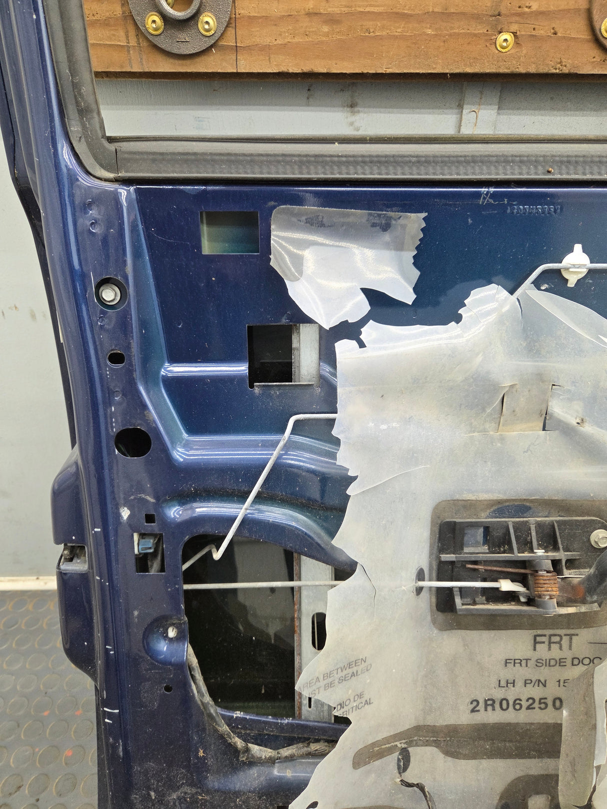 1999-2006 Chevrolet Silverado / GMC Sierra 1500 2500 3500 HD Front Driver Side Door LH