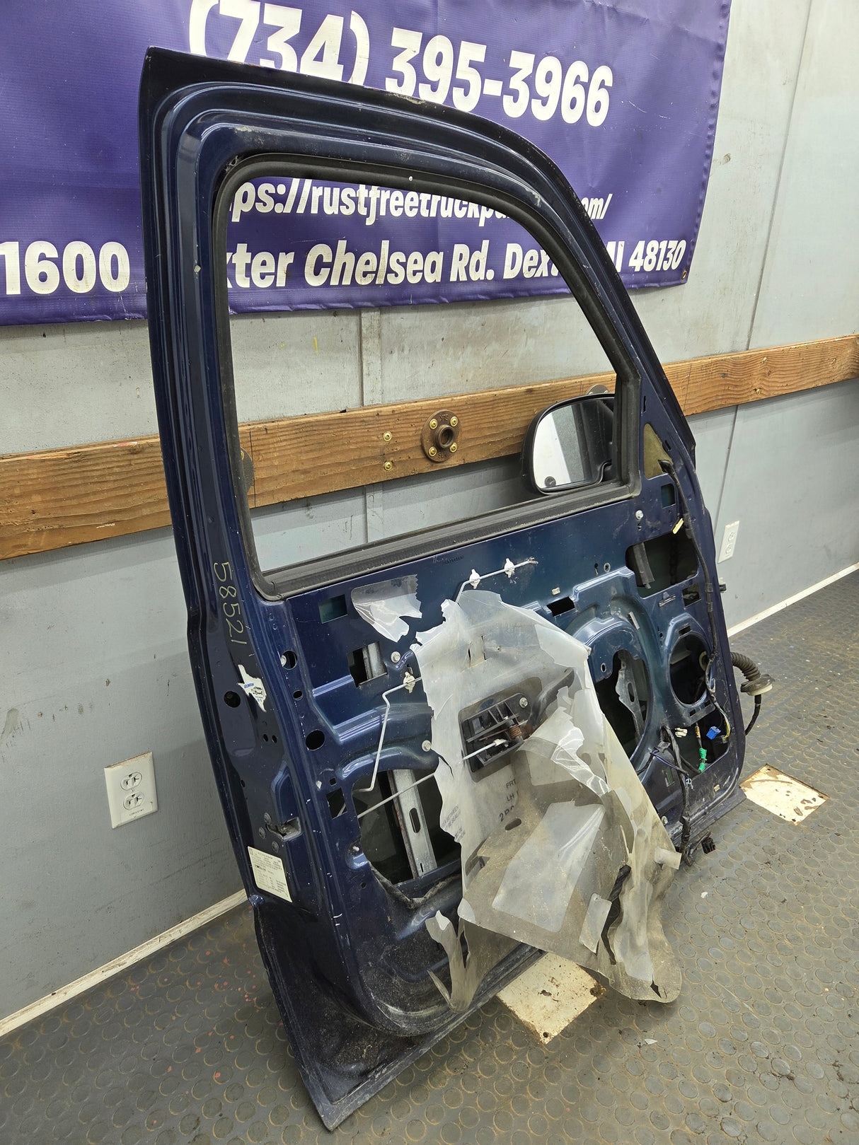 1999-2006 Chevrolet Silverado / GMC Sierra 1500 2500 3500 HD Front Driver Side Door LH