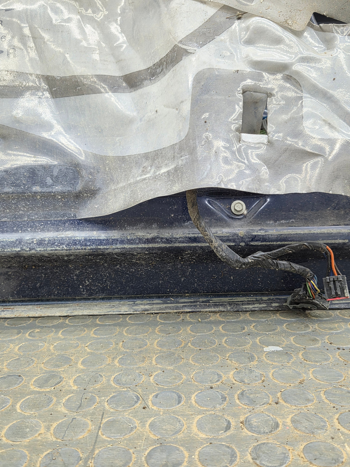 1999-2006 Chevrolet Silverado / GMC Sierra 1500 2500 3500 HD Front Driver Side Door LH