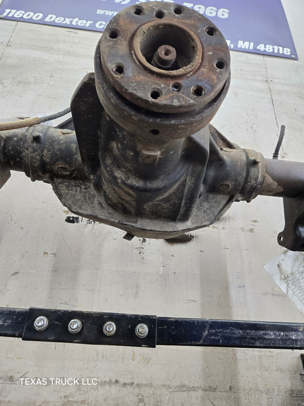 2008-2010 Ford Super Duty F250 F350 SRW Rear Axle 4.10 Gear Ratio