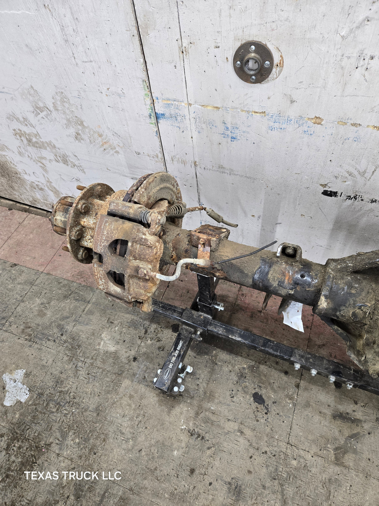 2013-2016 Ford Super Duty F350 Cab Chassis Rear Axle 4.10 Gear Ratio Rear End 237k miles