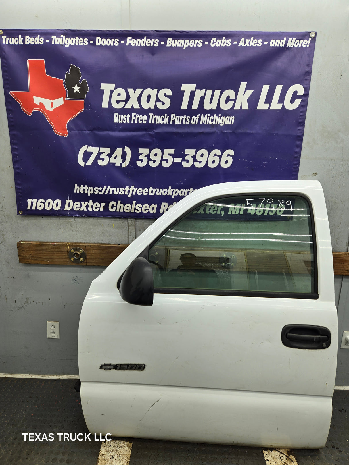 1999-2006 Chevrolet Silverado / GMC Sierra 1500 2500 3500 HD Front Driver Side Door LH