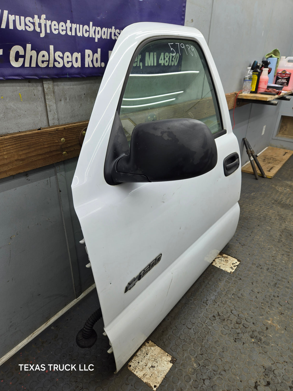 1999-2006 Chevrolet Silverado / GMC Sierra 1500 2500 3500 HD Front Driver Side Door LH