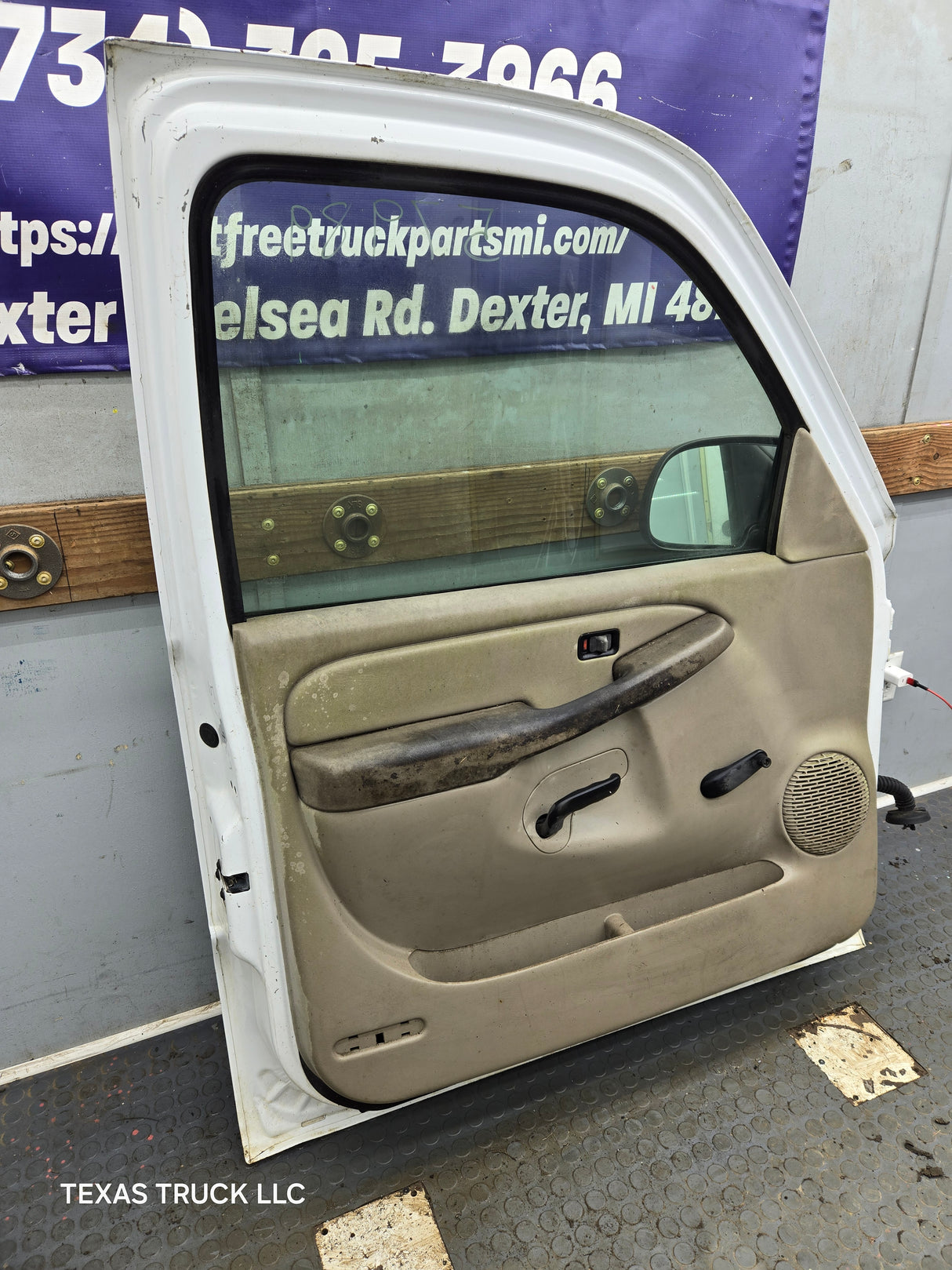 1999-2006 Chevrolet Silverado / GMC Sierra 1500 2500 3500 HD Front Driver Side Door LH