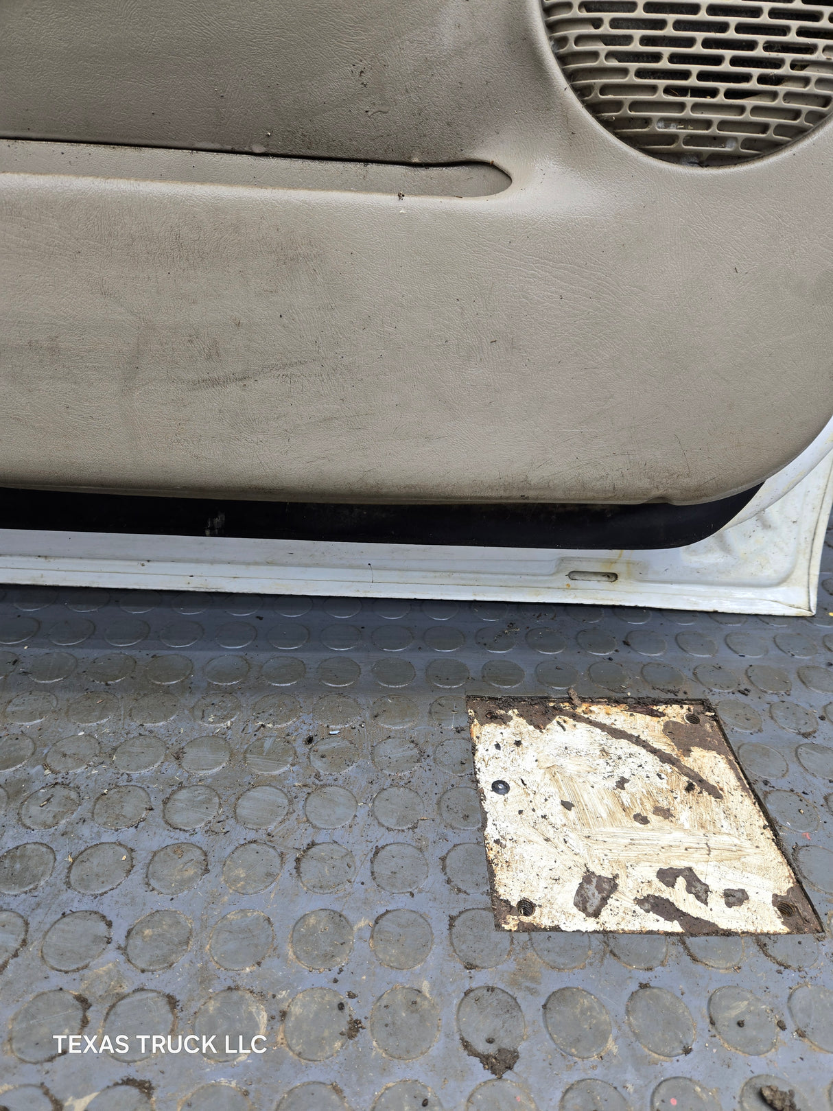 1999-2006 Chevrolet Silverado / GMC Sierra 1500 2500 3500 HD Front Driver Side Door LH