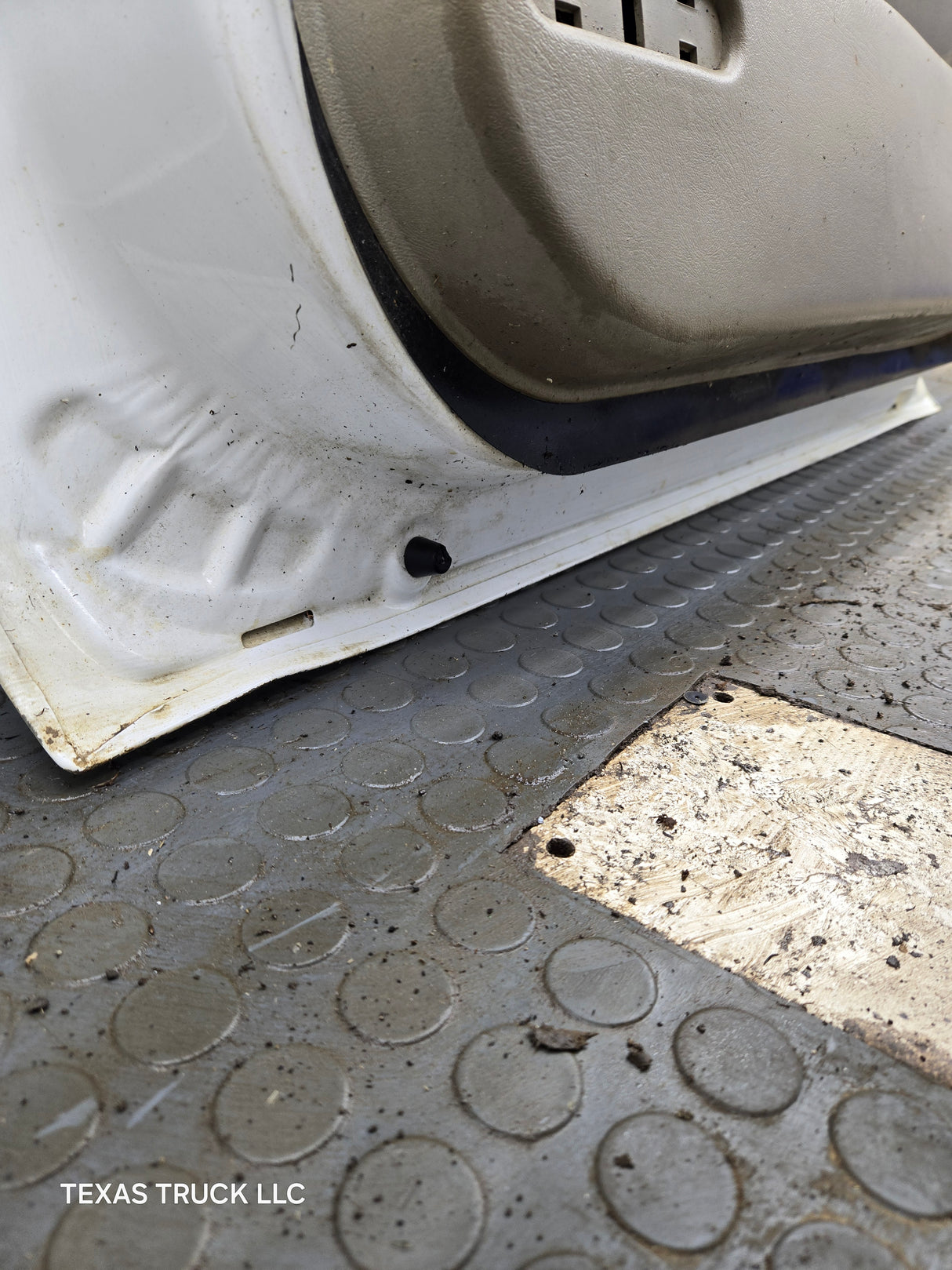 1999-2006 Chevrolet Silverado / GMC Sierra 1500 2500 3500 HD Front Driver Side Door LH