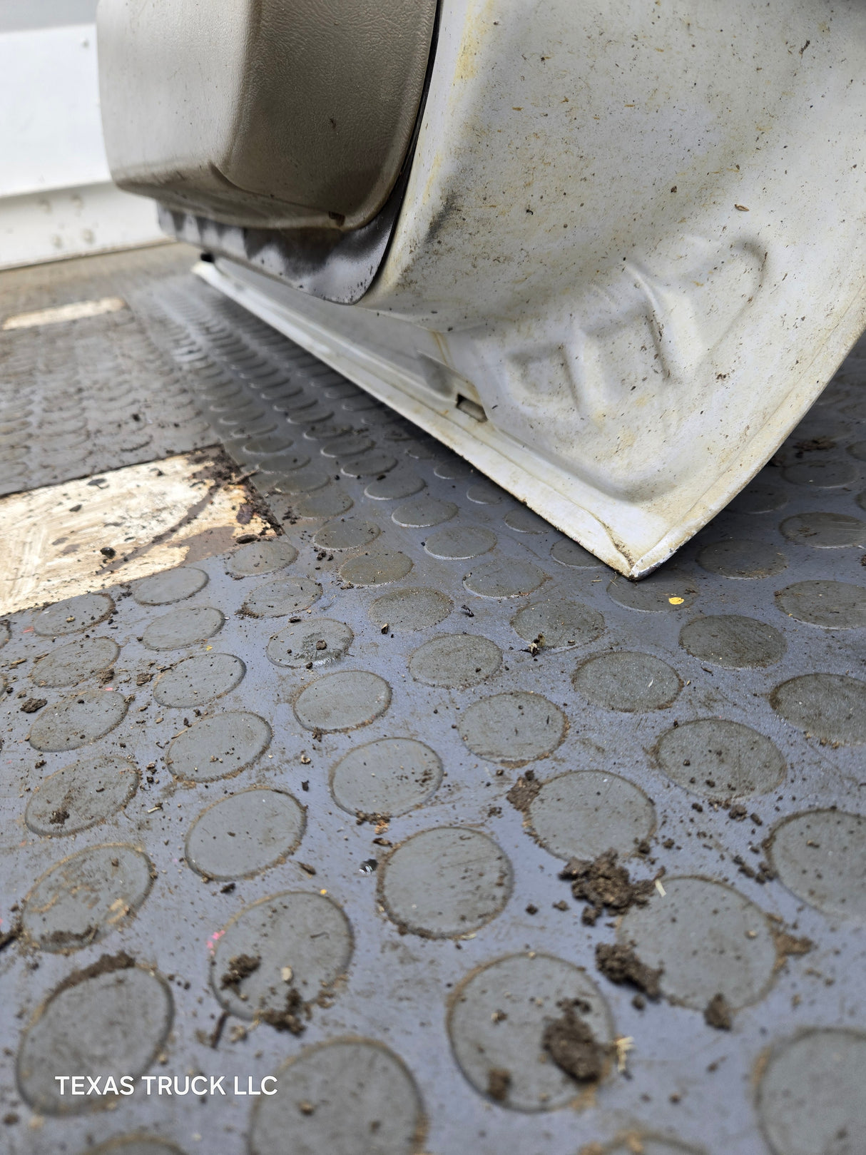 1999-2006 Chevrolet Silverado / GMC Sierra 1500 2500 3500 HD Front Driver Side Door LH