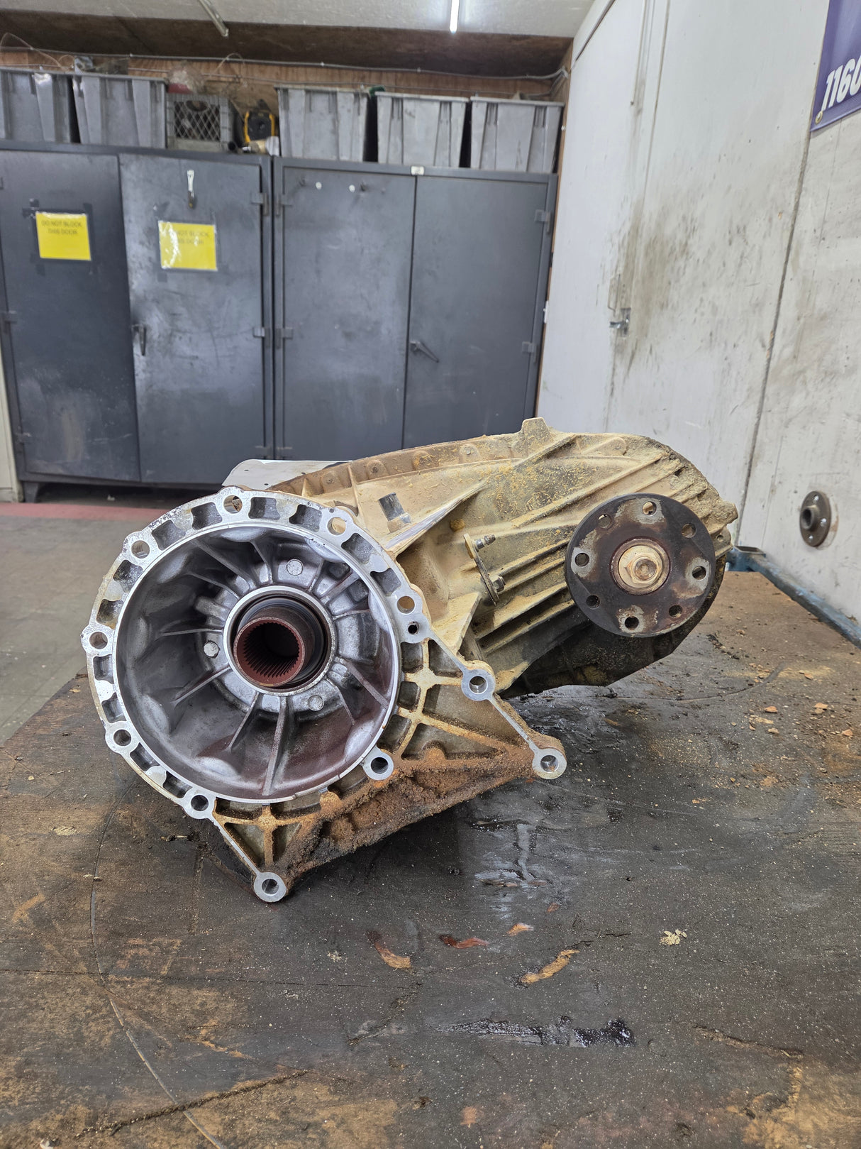 2011-2016 6.2L 6.7L PSD Transfer Case Flange Yoke Manual Floor Shift Ford F250 F350 F450 F550 Super Duty