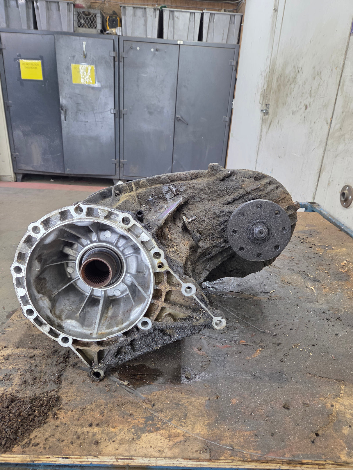 2011-2016 6.2L 6.7L PSD Transfer Case Flange Yoke Manual Shift Ford F250 F350 F450 F550 Super Duty