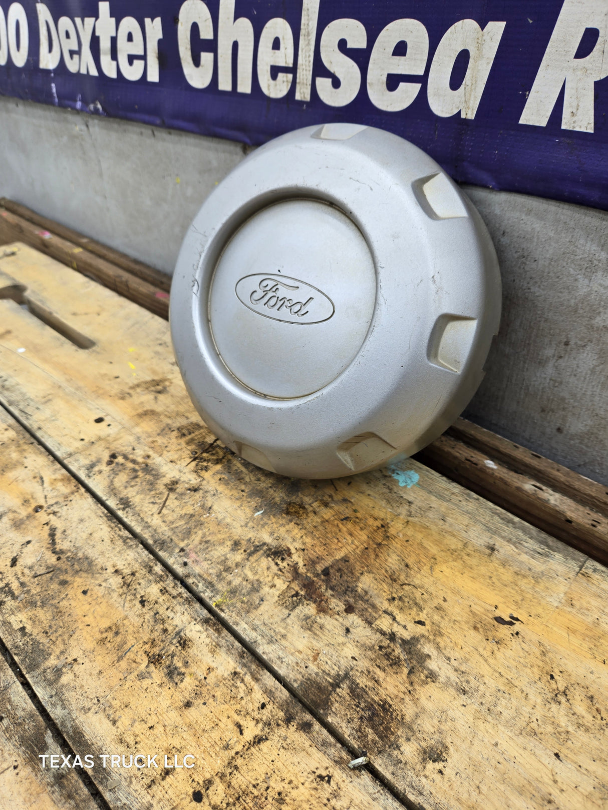 2008-2016 Ford Super Duty F250 F350 Hub Cap Center Cap SINGLE REAR WHEEL 8 LUG 5C34-1A096-CC