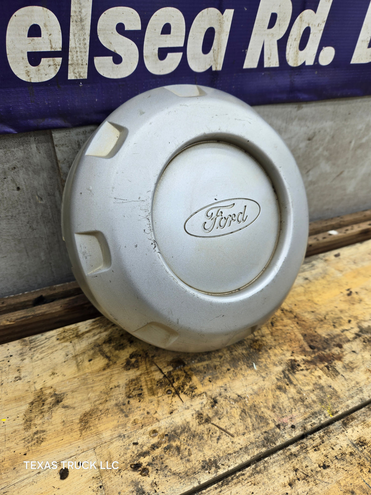 2008-2016 Ford Super Duty F250 F350 Hub Cap Center Cap SINGLE REAR WHEEL 8 LUG 5C34-1A096-CC