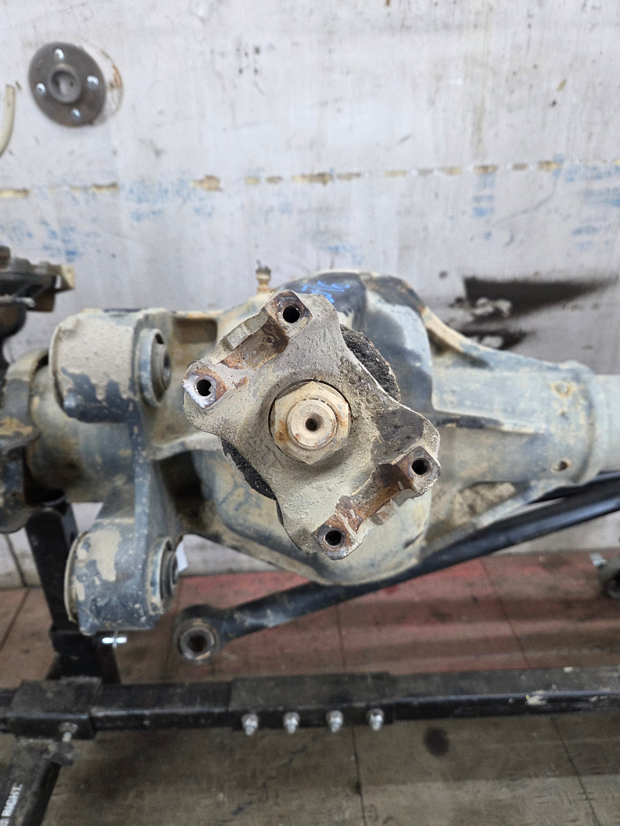 2013-2016 Ford Super Duty F250 F350 FRONT Axle 3.31 Gear Ratio