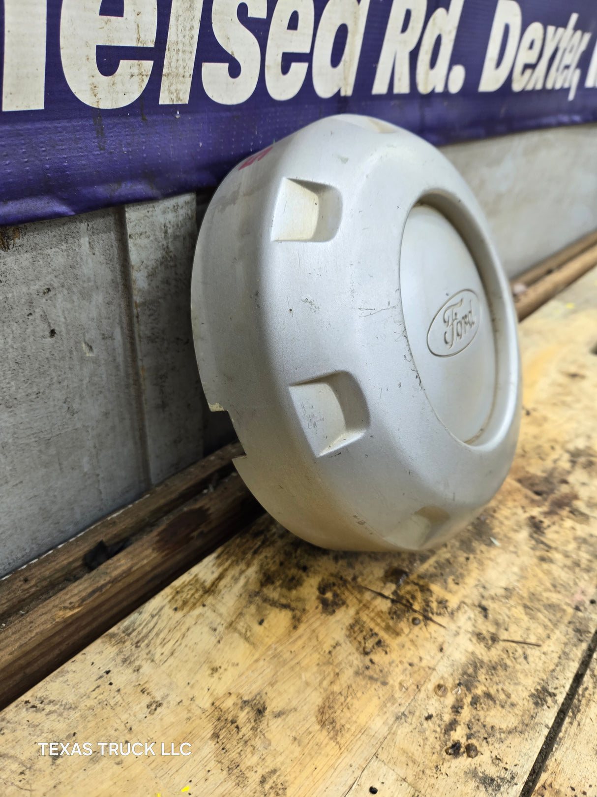 2008-2016 Ford Super Duty F250 F350 Hub Cap Center Cap SINGLE REAR WHEEL 8 LUG 5C34-1A096-CC