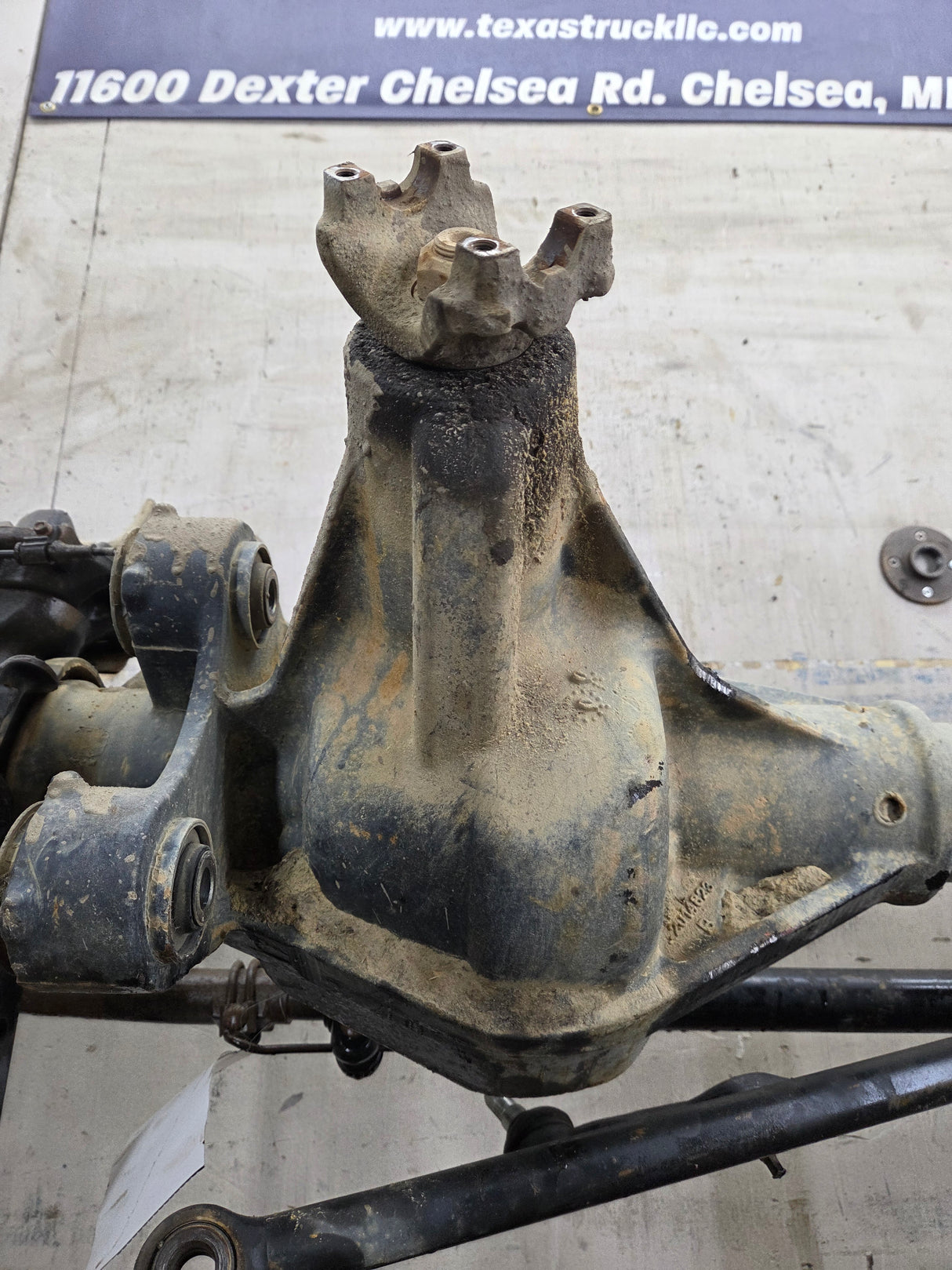 2013-2016 Ford Super Duty F250 F350 FRONT Axle 3.31 Gear Ratio