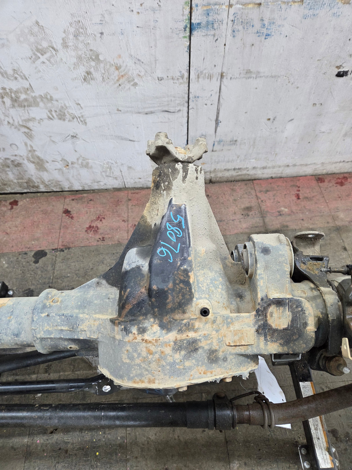 2013-2016 Ford Super Duty F250 F350 FRONT Axle 3.31 Gear Ratio