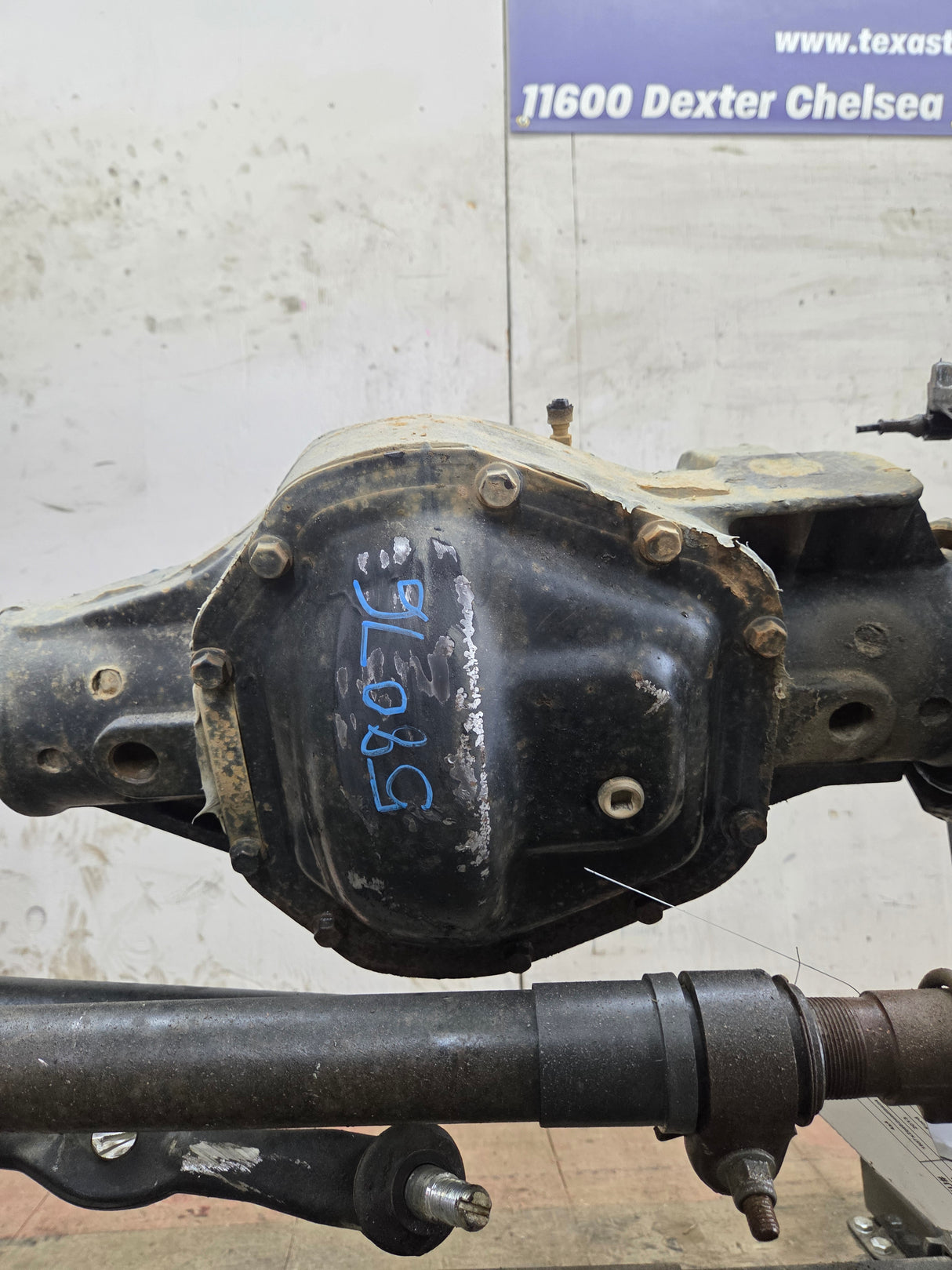 2013-2016 Ford Super Duty F250 F350 FRONT Axle 3.31 Gear Ratio