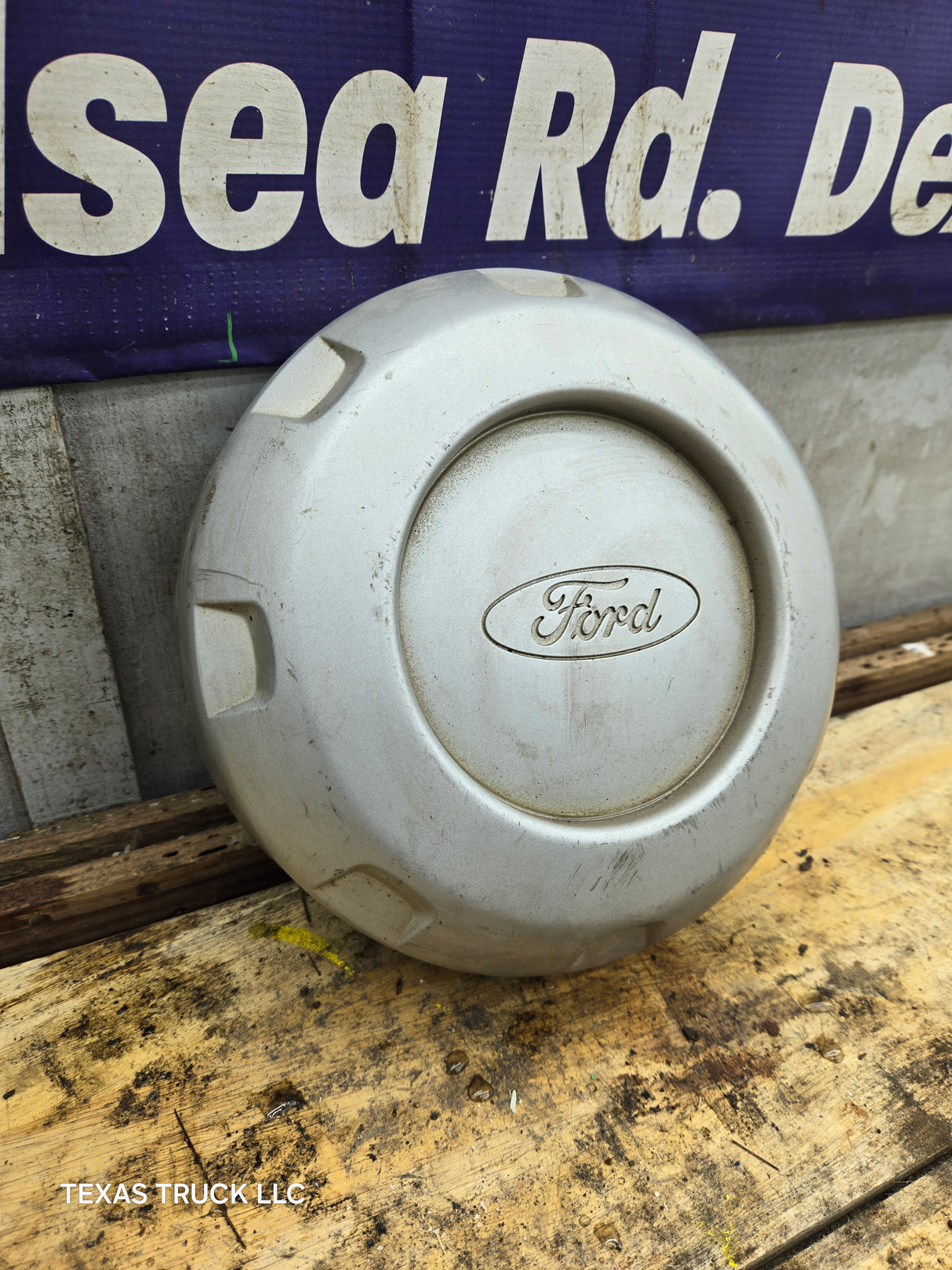 2008-2016 Ford Super Duty F250 F350 Hub Cap Center Cap SINGLE REAR WHEEL 8 LUG 5C34-1A096-CC