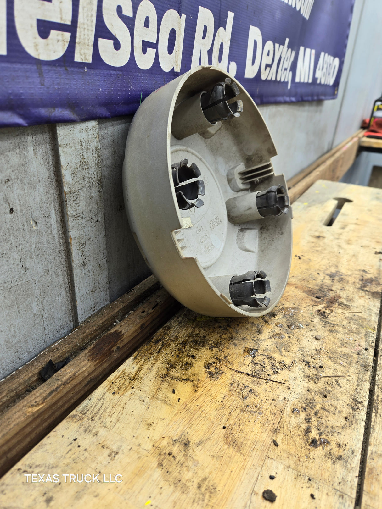 2008-2016 Ford Super Duty F250 F350 Hub Cap Center Cap SINGLE REAR WHEEL 8 LUG 5C34-1A096-CC