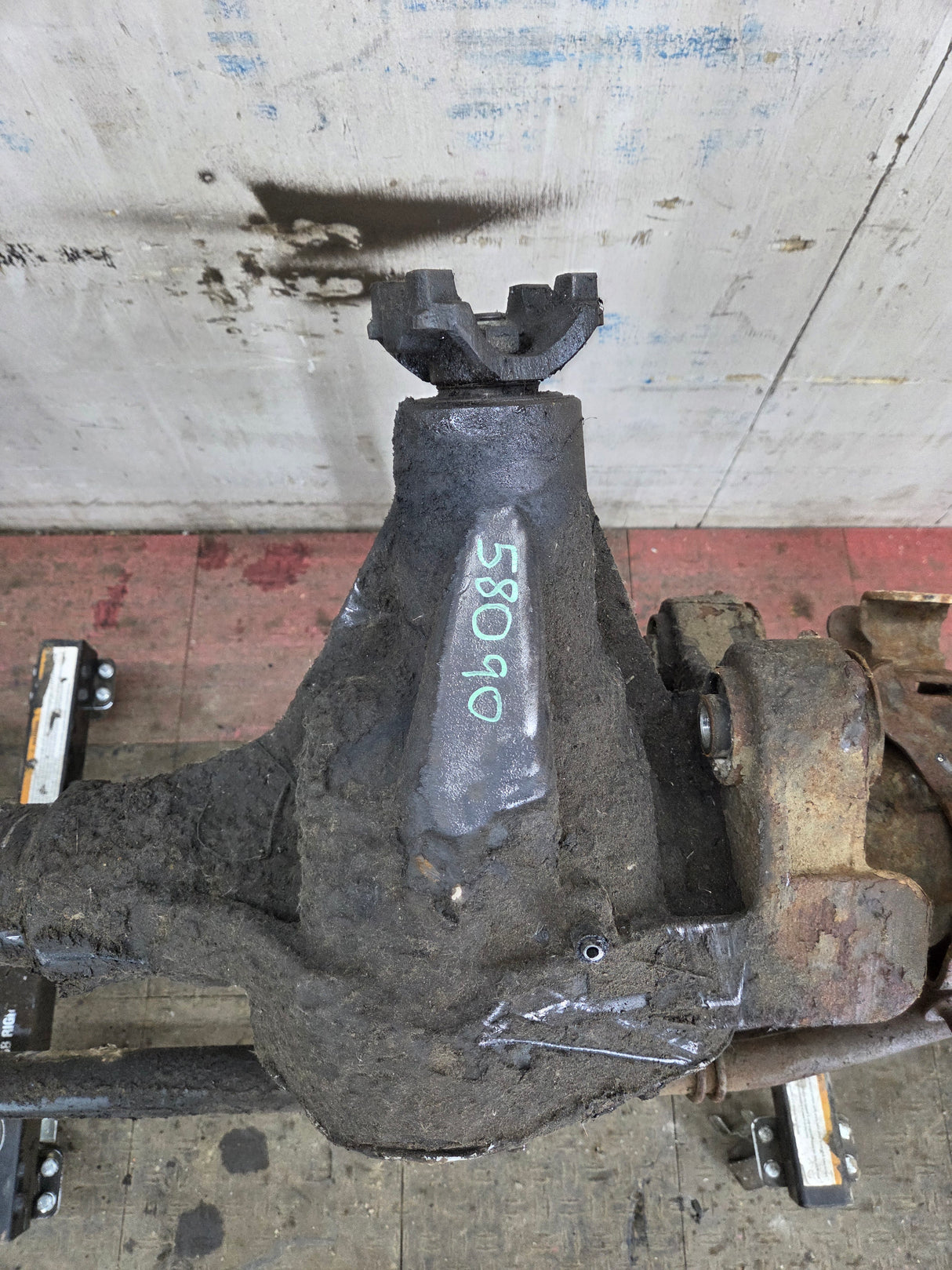 2013-2016 Ford Super Duty F350 Dually FRONT Axle 4.10 Gear Ratio 237k miles