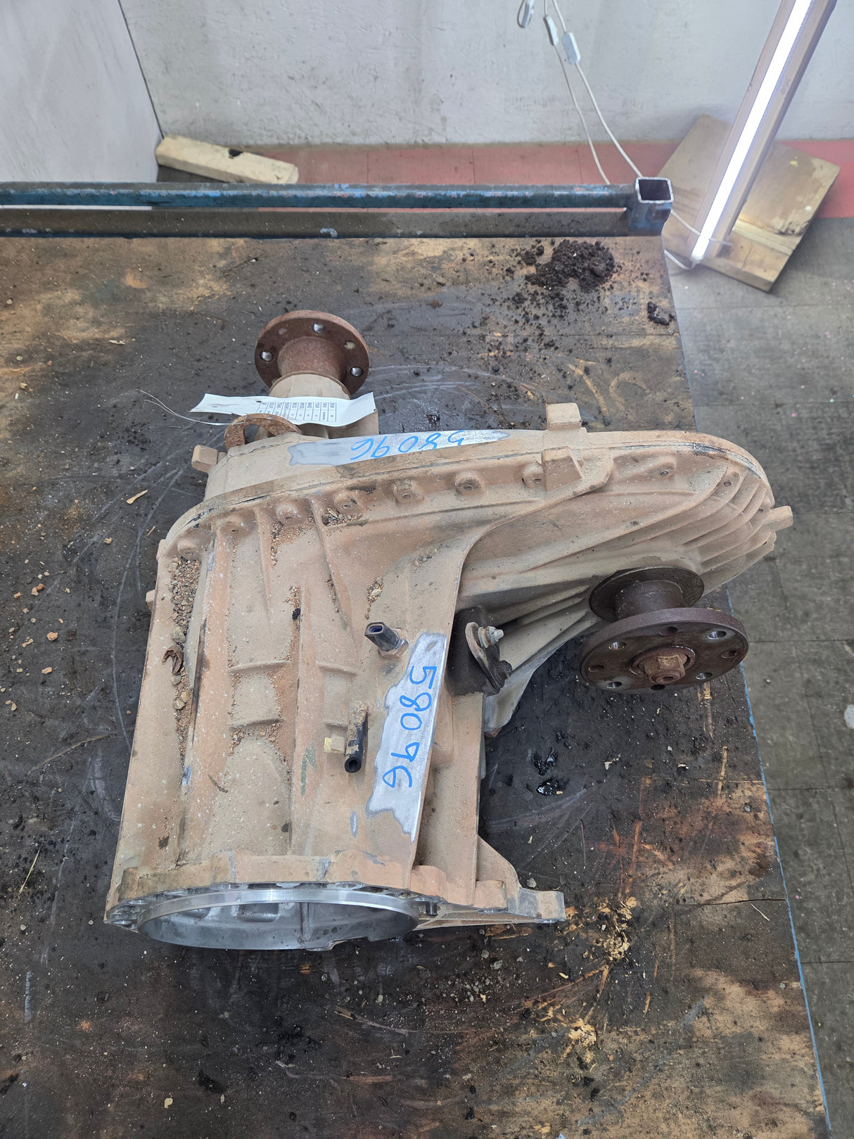 2011-2016 6.2L 6.7L Power Stroke Transfer Case Flange Yoke Manual Shift Ford F250 F350 F450 F550 Super Duty 134k Miles