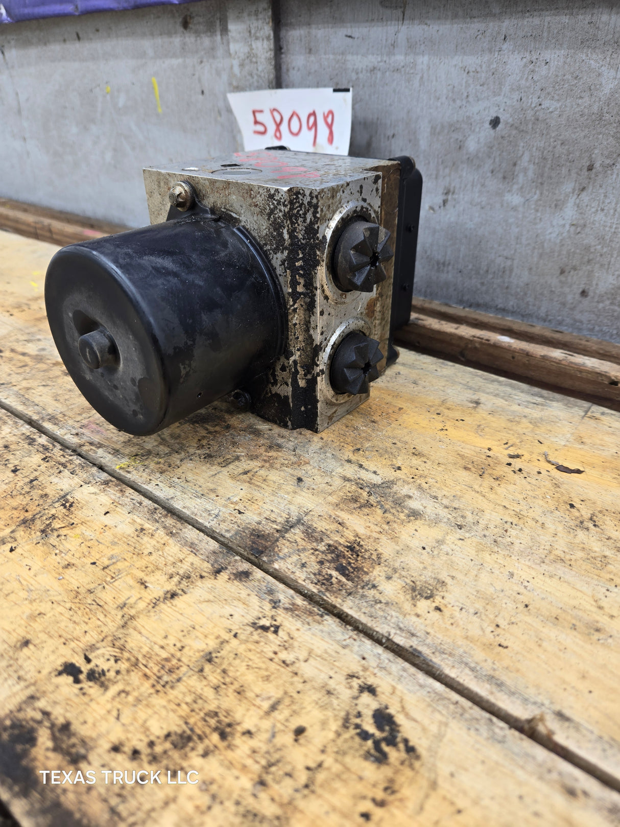 2008-2010 Ford Super Duty F250 F350 ABS Pump Module Control Assembly 7C34-2C346-AJ