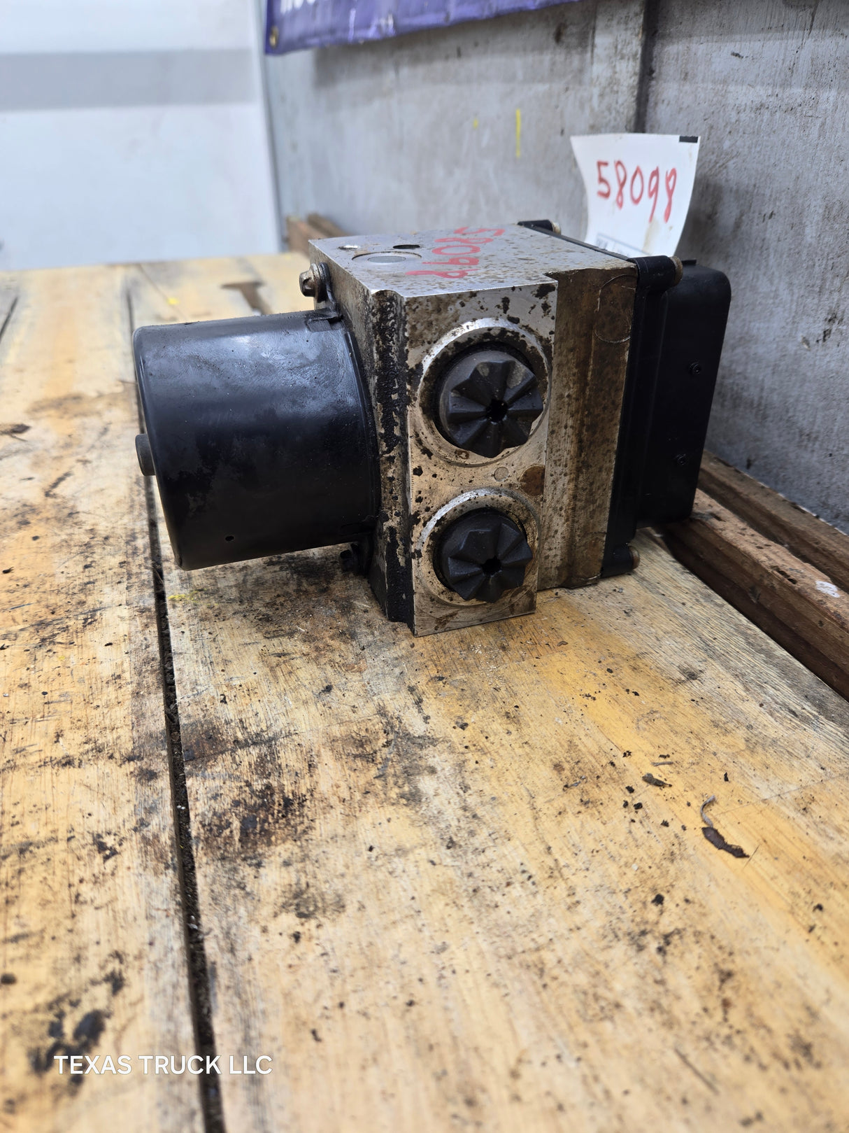 2008-2010 Ford Super Duty F250 F350 ABS Pump Module Control Assembly 7C34-2C346-AJ
