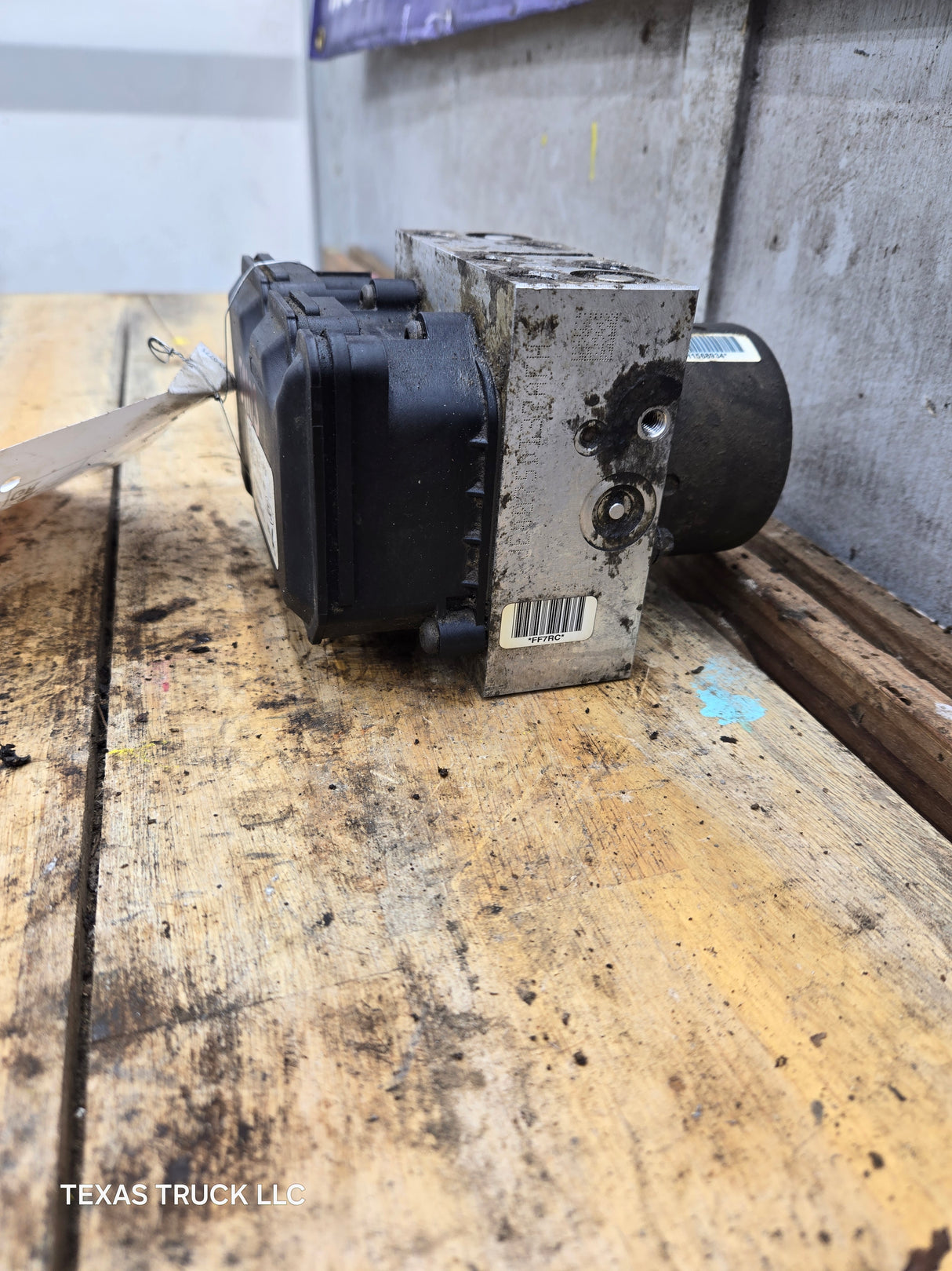 2015 Ford Super Duty F350 F450 F550 DC34-2C346-AD ABS Pump Module Control Assembly