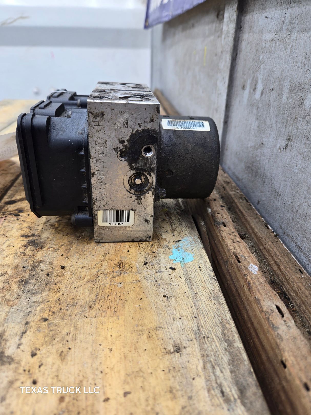 2015 Ford Super Duty F350 F450 F550 DC34-2C346-AD ABS Pump Module Control Assembly