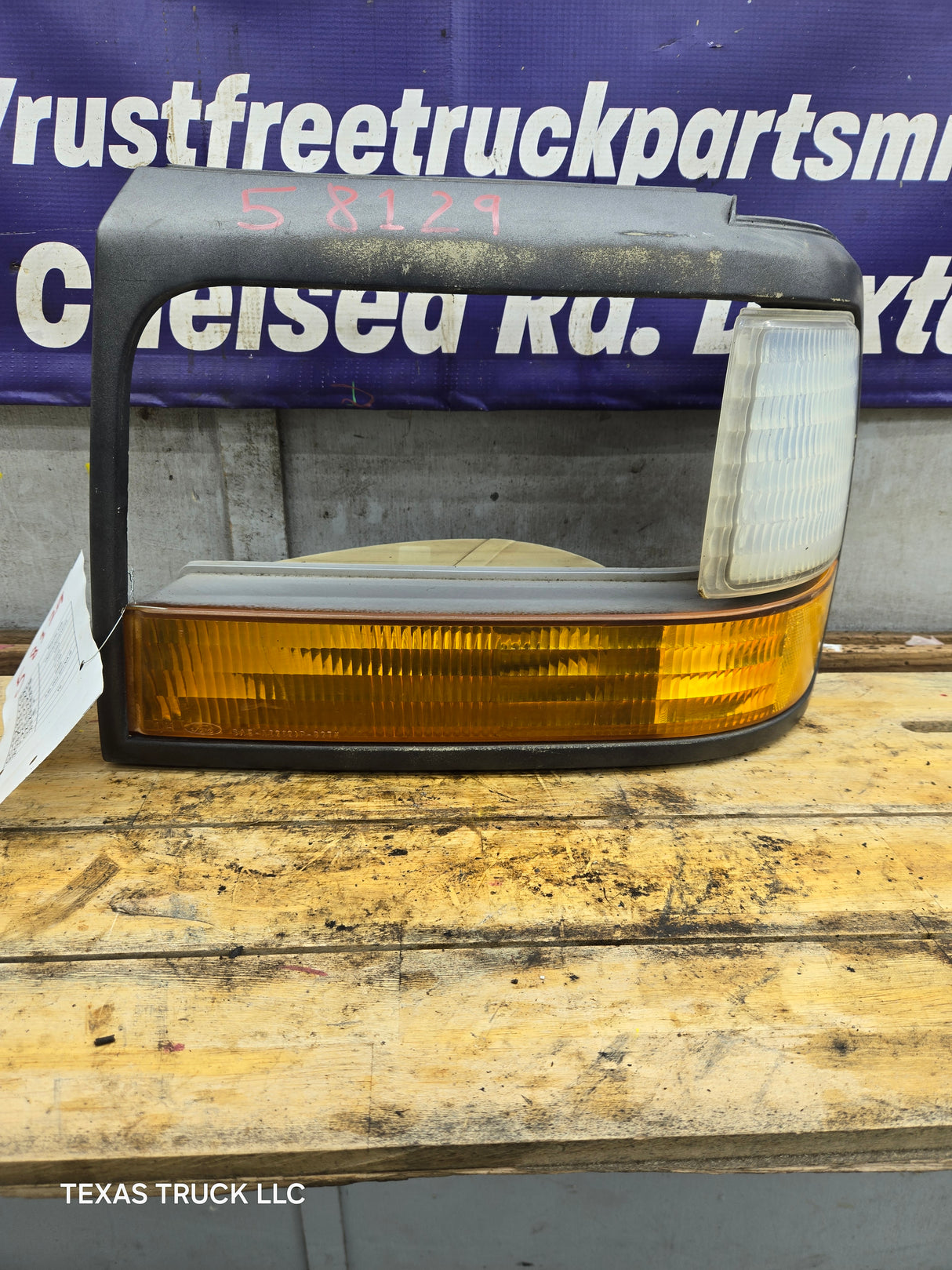 1992-1997 Ford F150 F250 F350 F450 F550 LH Driver Side Headlight Bezel Corner Marker / Turn signal