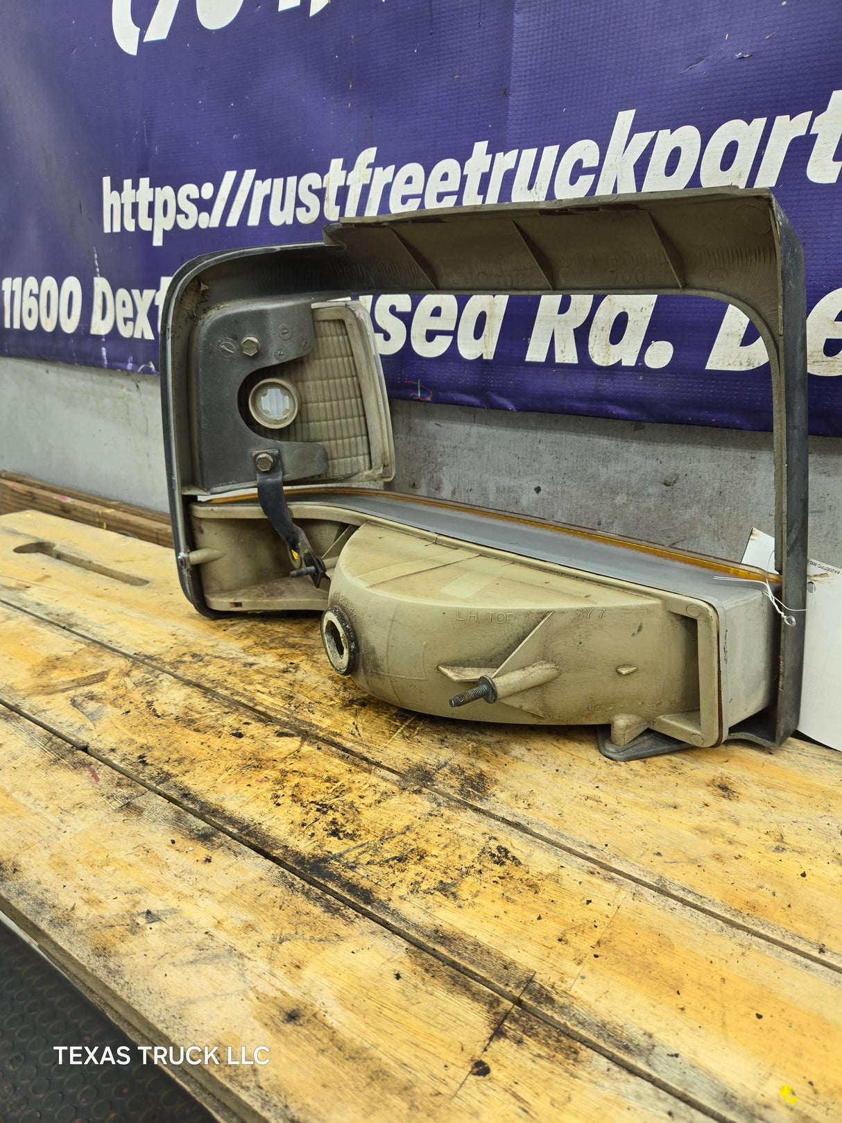 1992-1997 Ford F150 F250 F350 F450 F550 LH Driver Side Headlight Bezel Corner Marker / Turn signal