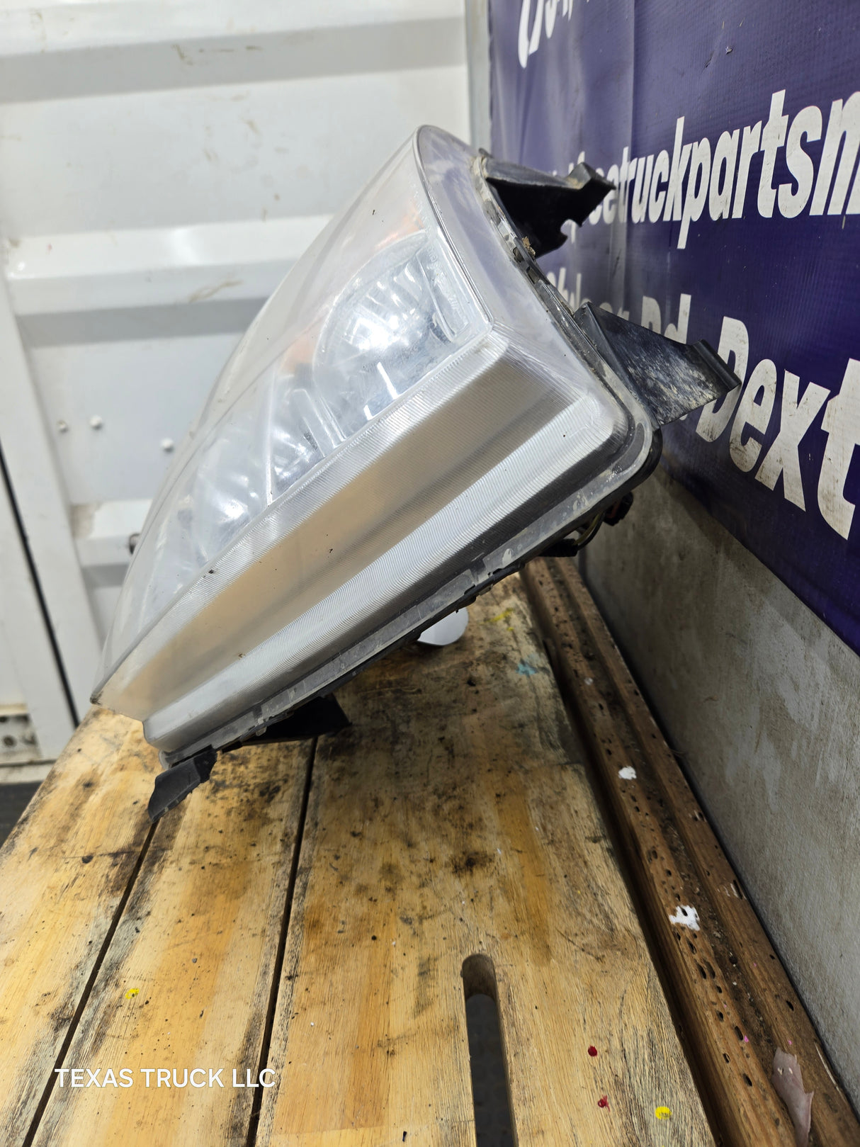 2007-2013 Chevrolet Silverado 1500 2500 3500 RH Passenger Side Halogen Headlight 25833679