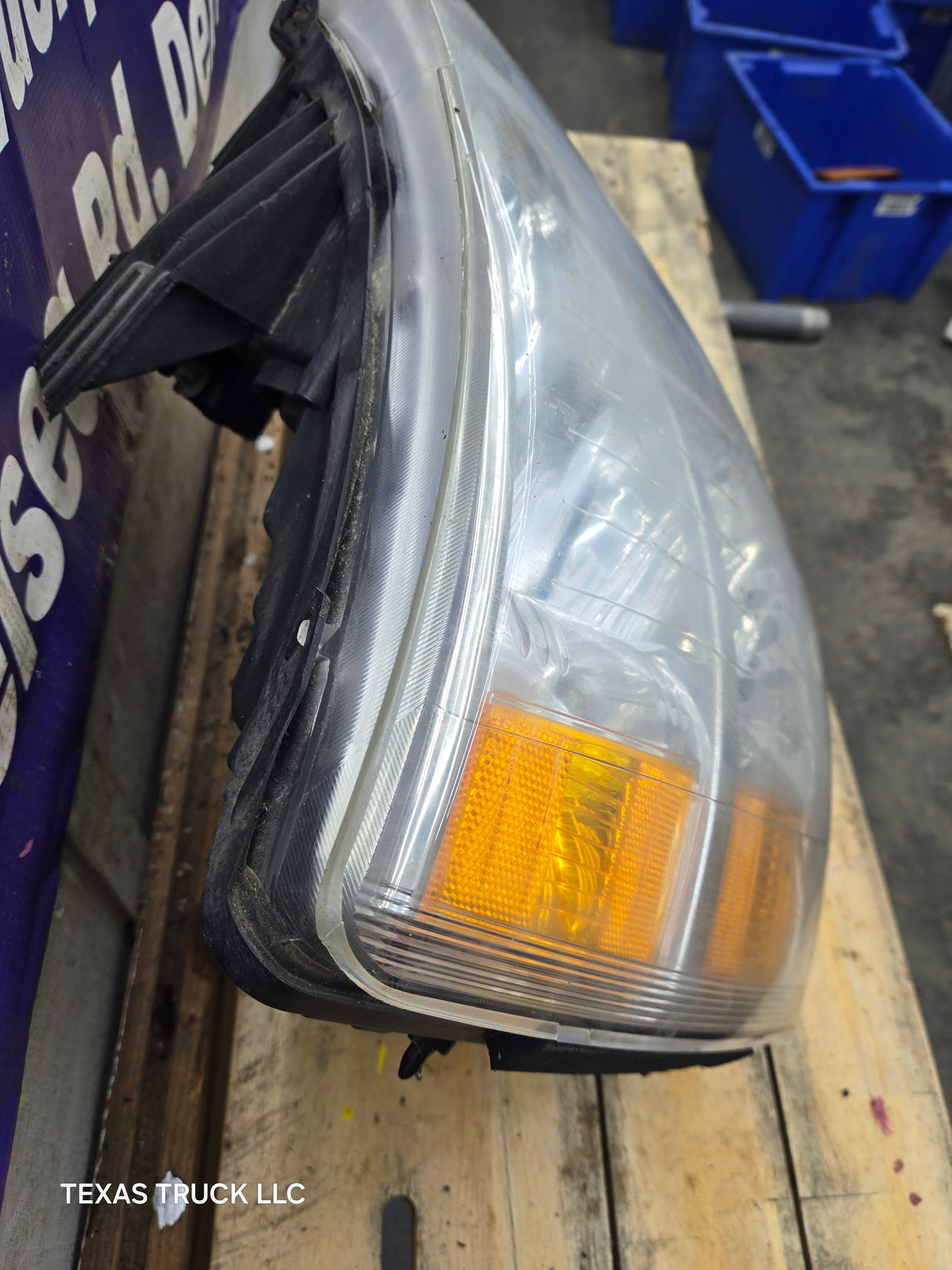 2007-2013 Chevrolet Silverado 1500 2500 3500 RH Passenger Side Halogen Headlight 25833679