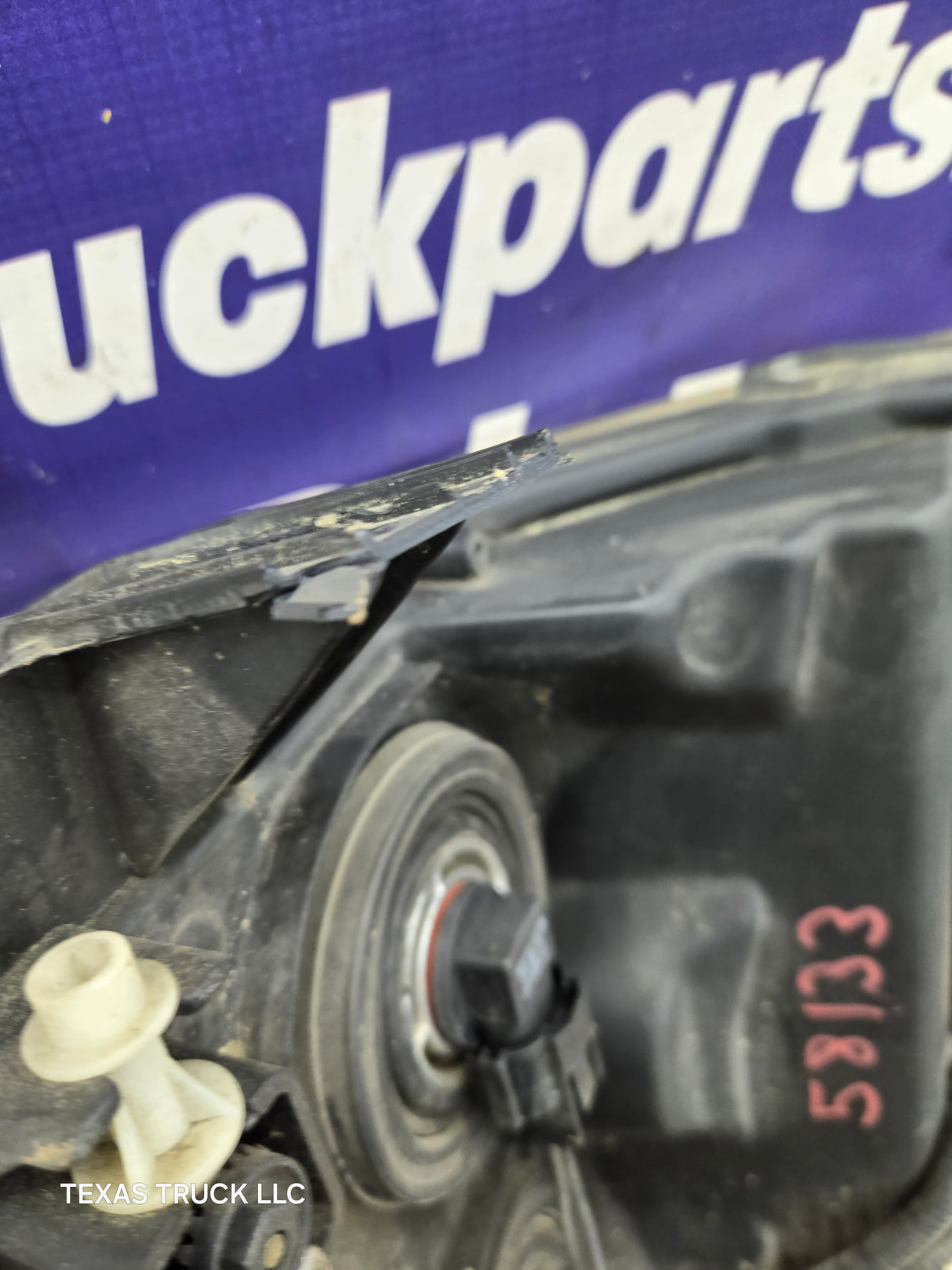 2007-2013 Chevrolet Silverado 1500 2500 3500 RH Passenger Side Halogen Headlight 25833679