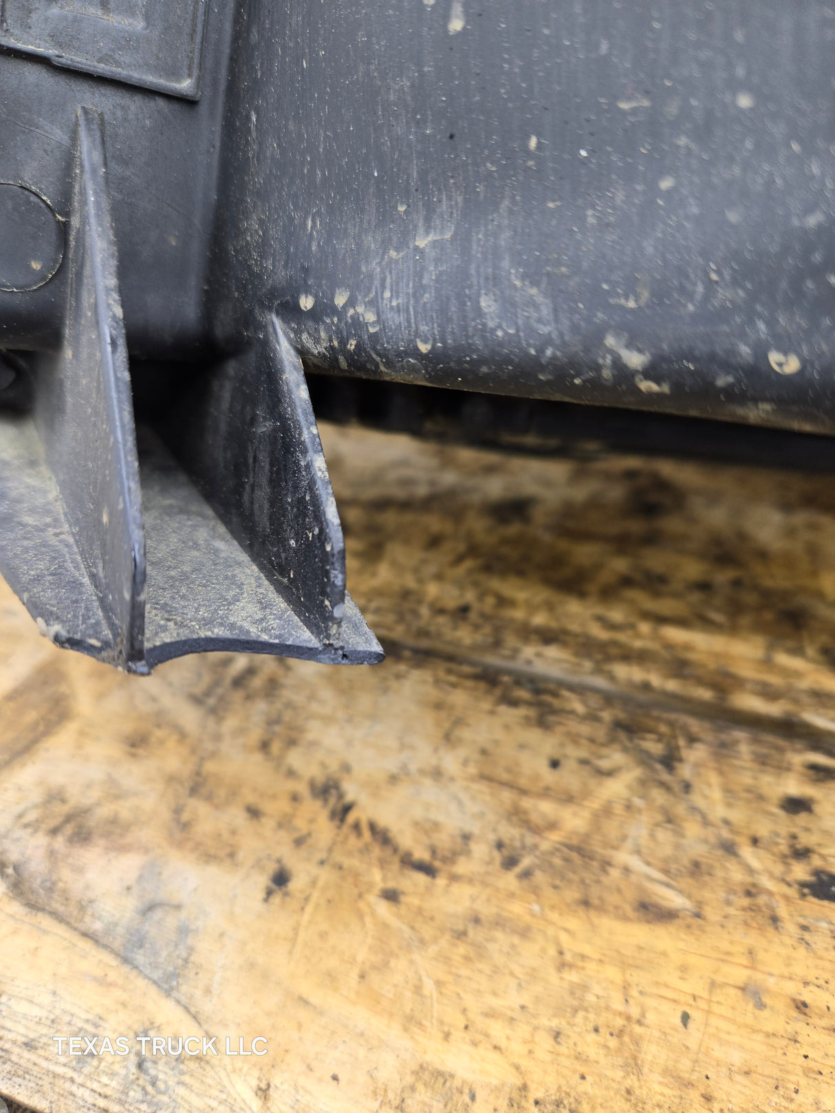 2007-2013 Chevrolet Silverado 1500 2500 3500 RH Passenger Side Halogen Headlight 25833679