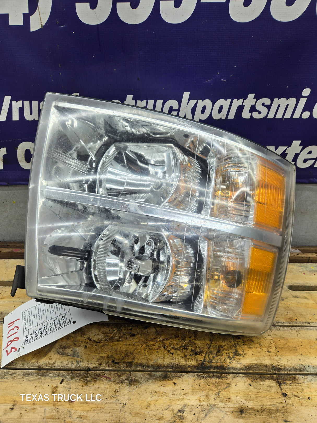 2007-2013 Chevrolet Silverado 1500 2500 3500 LH Driver Side Halogen Headlight 25833678